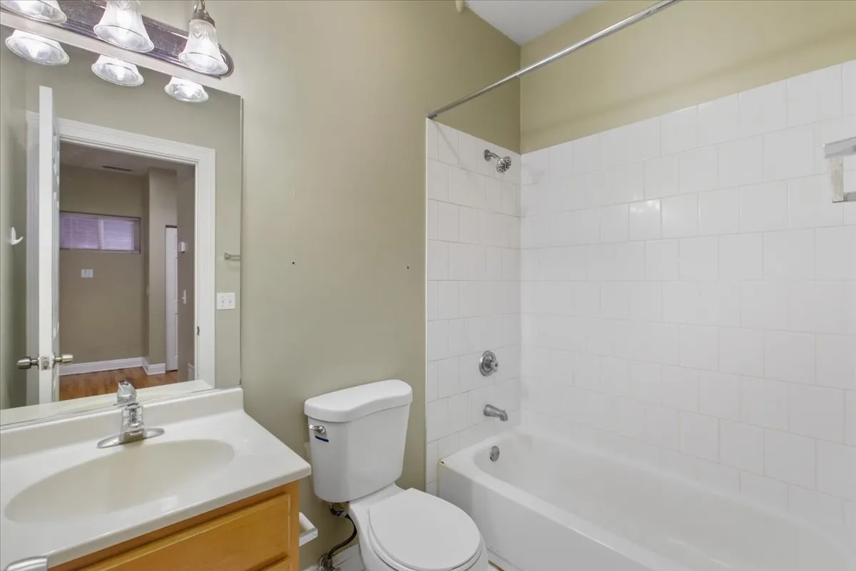 1638 W Warren Blvd, ,  60612, USA 60612-unit#1R-Chicago-IL