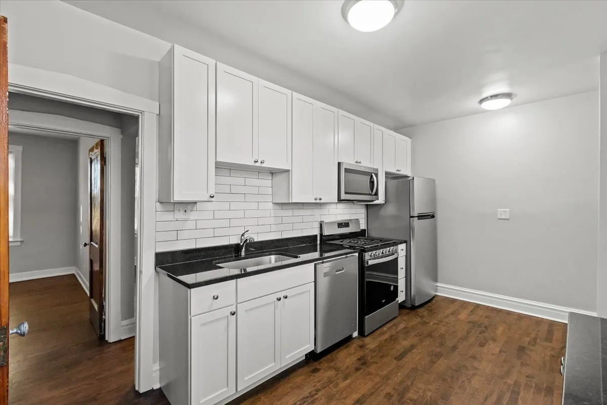 2520 W Belle Plaine Ave, ,  60618, USA 60618-unit#2-Chicago-IL