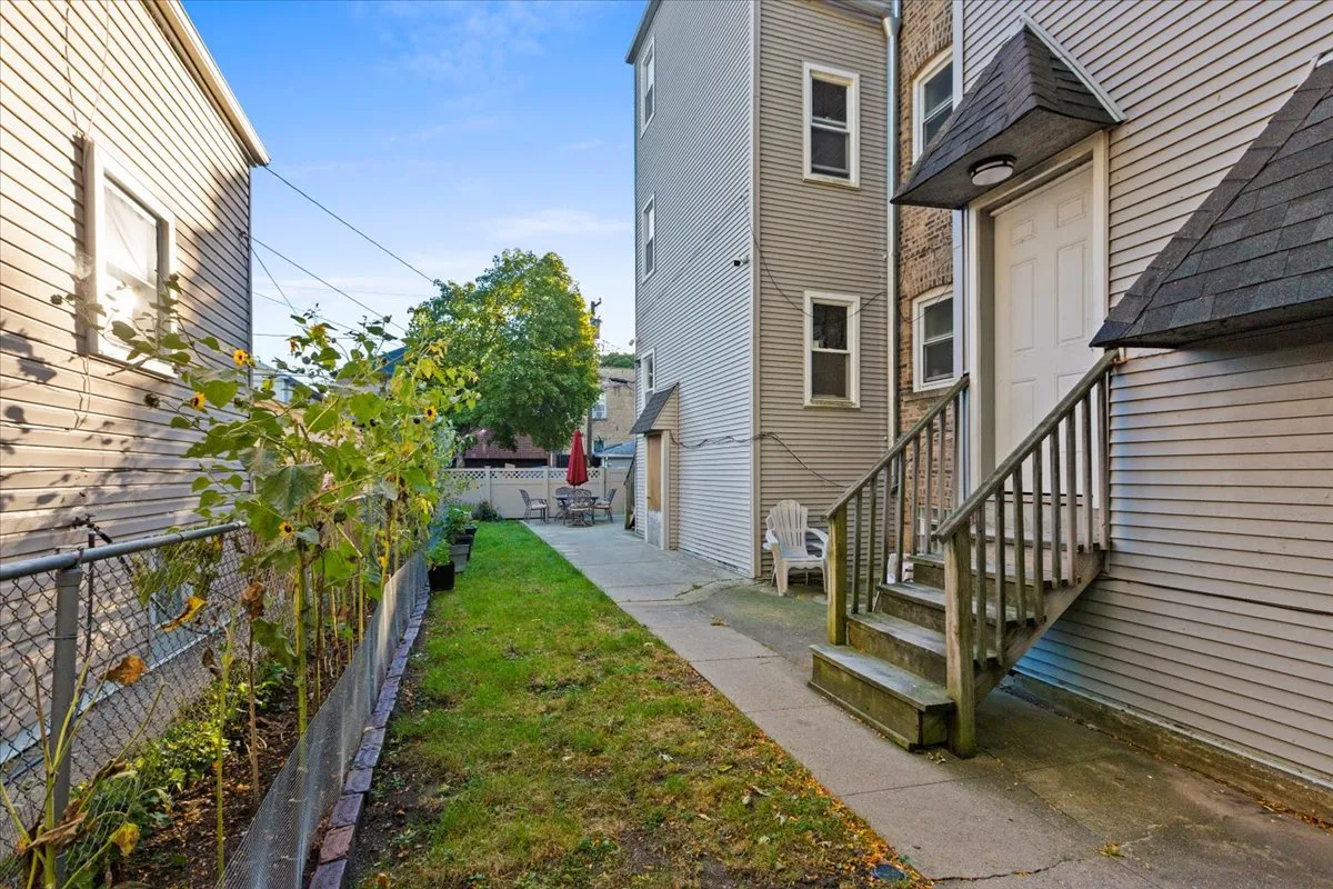 2520 W Belle Plaine Ave, ,  60618, USA 60618-unit#2-Chicago-IL