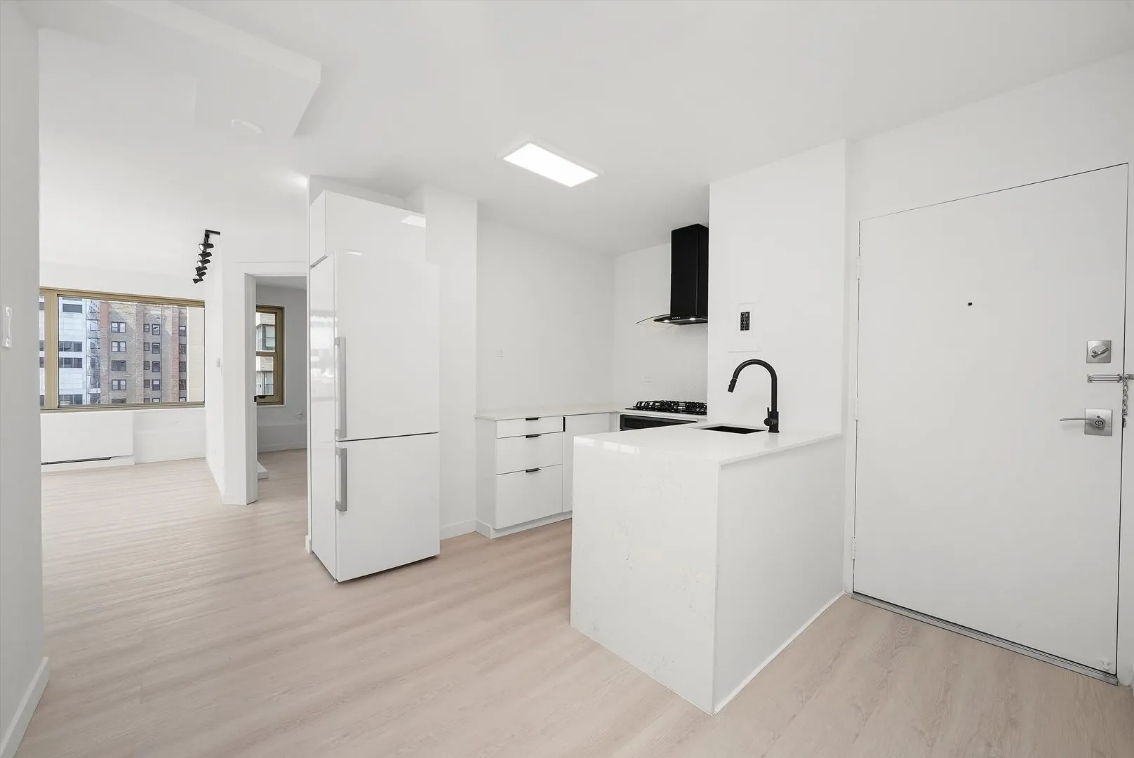 247 E Chestnut St, ,  60611, USA 60611-unit#2004-Chicago-IL