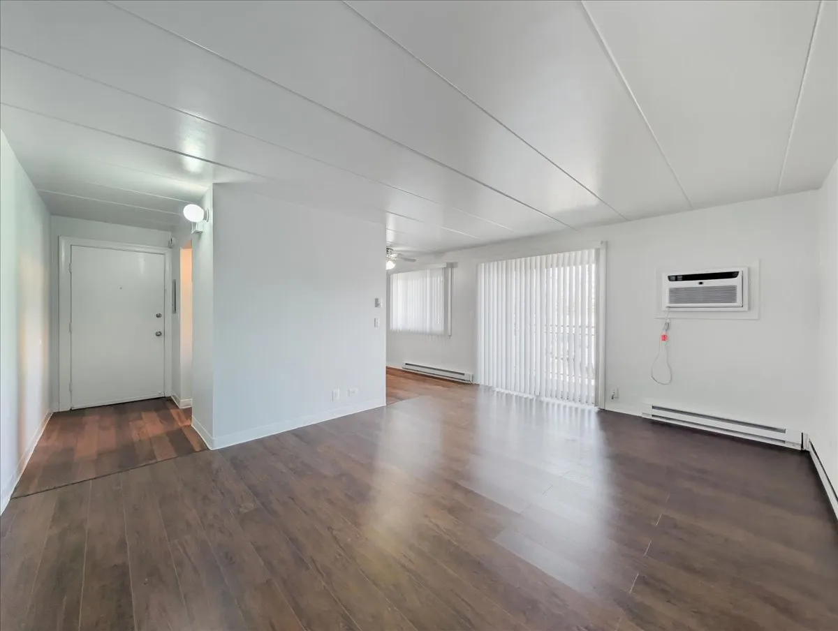 350 S Main St, ,  60084, USA 60084-unit#4-Wauconda-IL