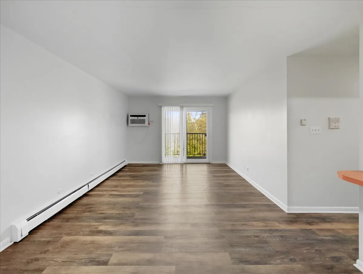 126 W Washington St, ,  60073, USA 60073-unit#323-Round Lake-IL