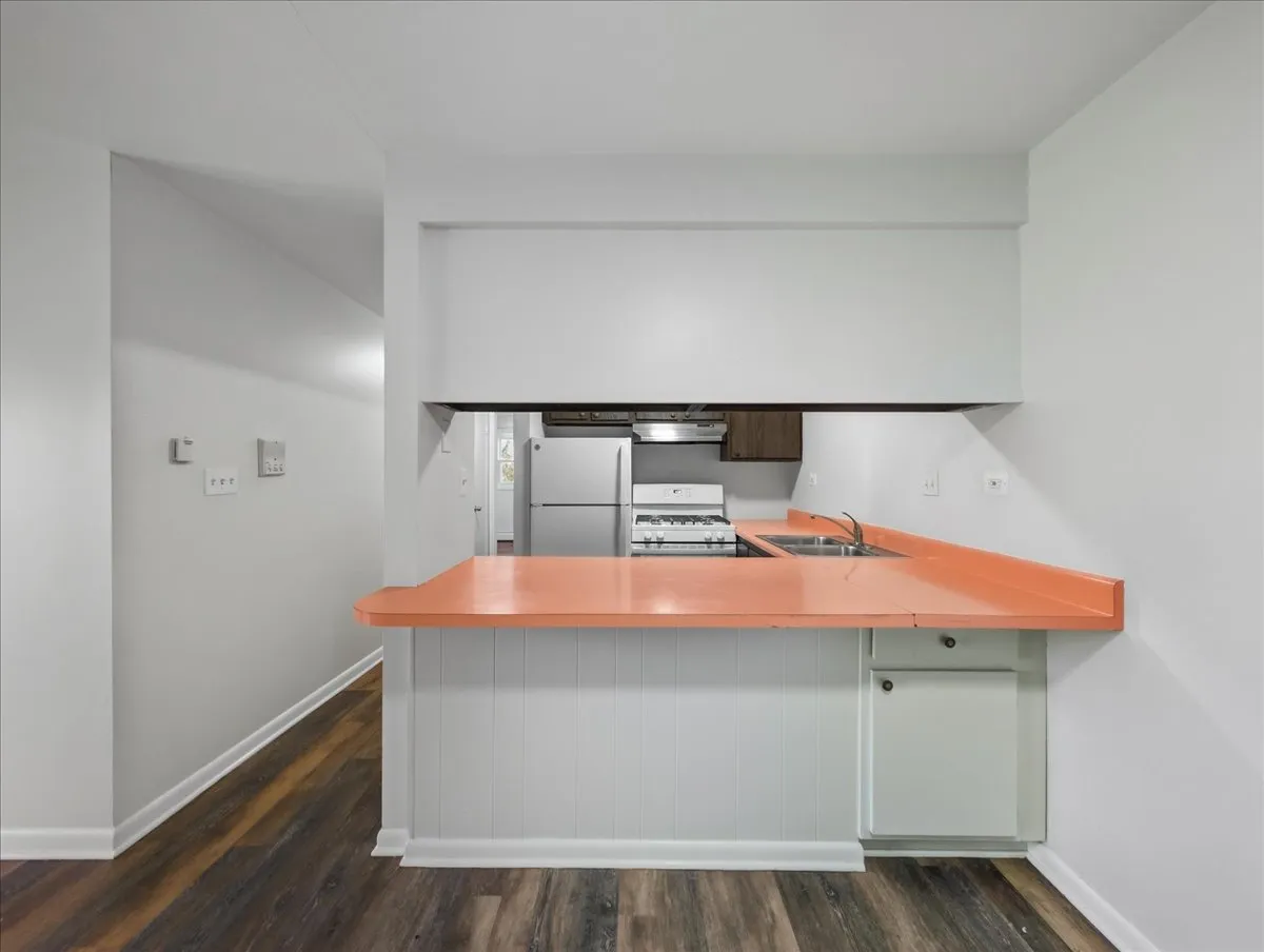 126 W Washington St, ,  60073, USA 60073-unit#323-Round Lake-IL