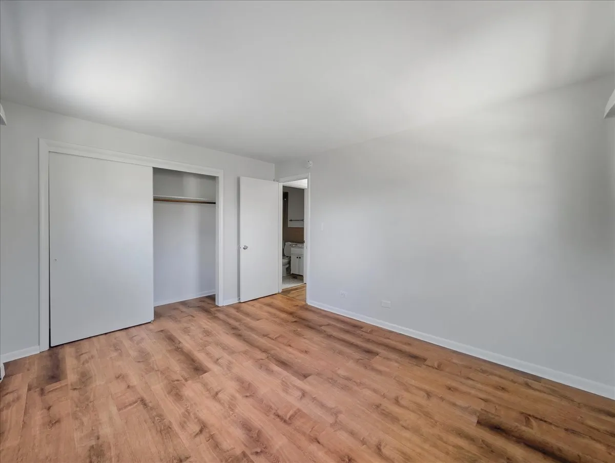 126 W Washington St, ,  60073, USA 60073-unit#323-Round Lake-IL