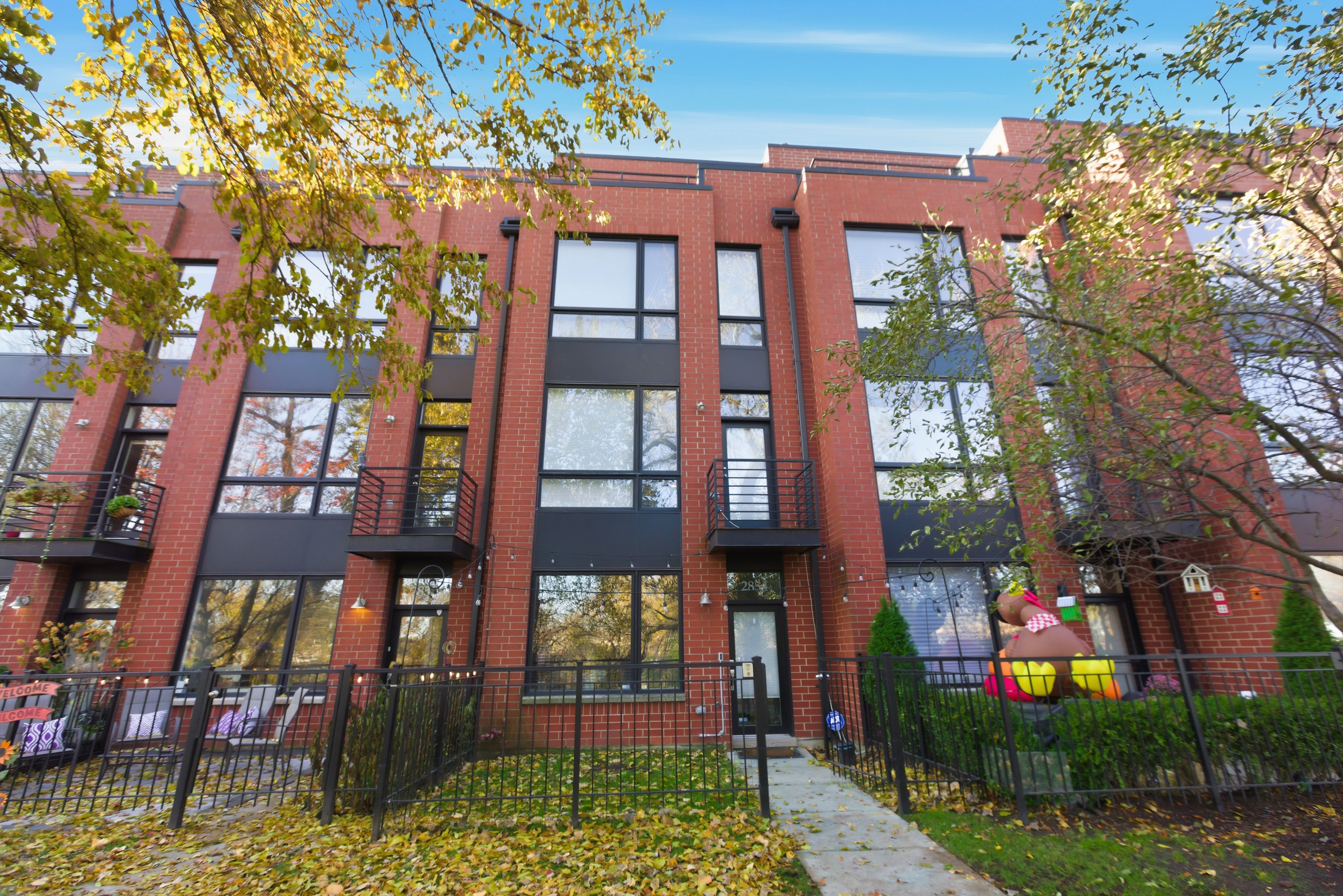 2854 N River Walk Dr, , 60618, USA 60618-Chicago-IL