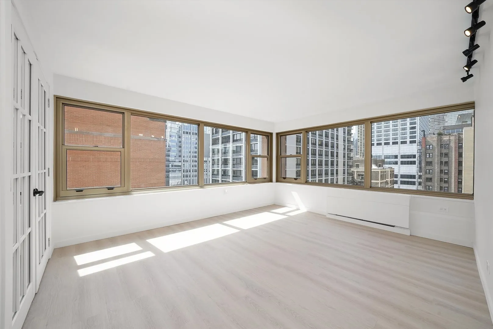 247 E Chestnut St, , 60611, USA 60611-unit#2004-Chicago-IL