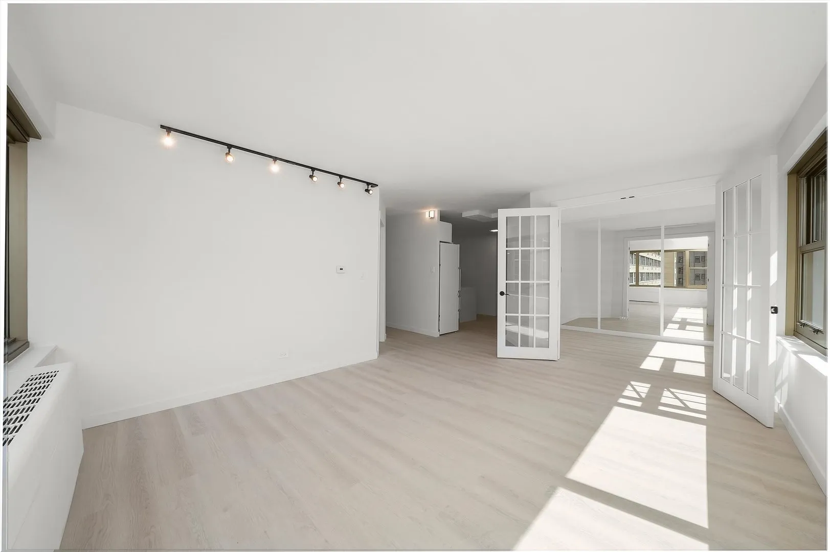 247 E Chestnut St, , 60611, USA 60611-unit#2004-Chicago-IL