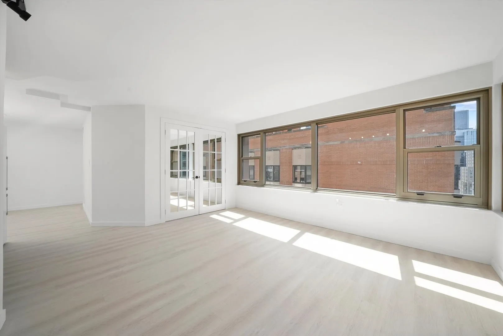 247 E Chestnut St, , 60611, USA 60611-unit#2004-Chicago-IL