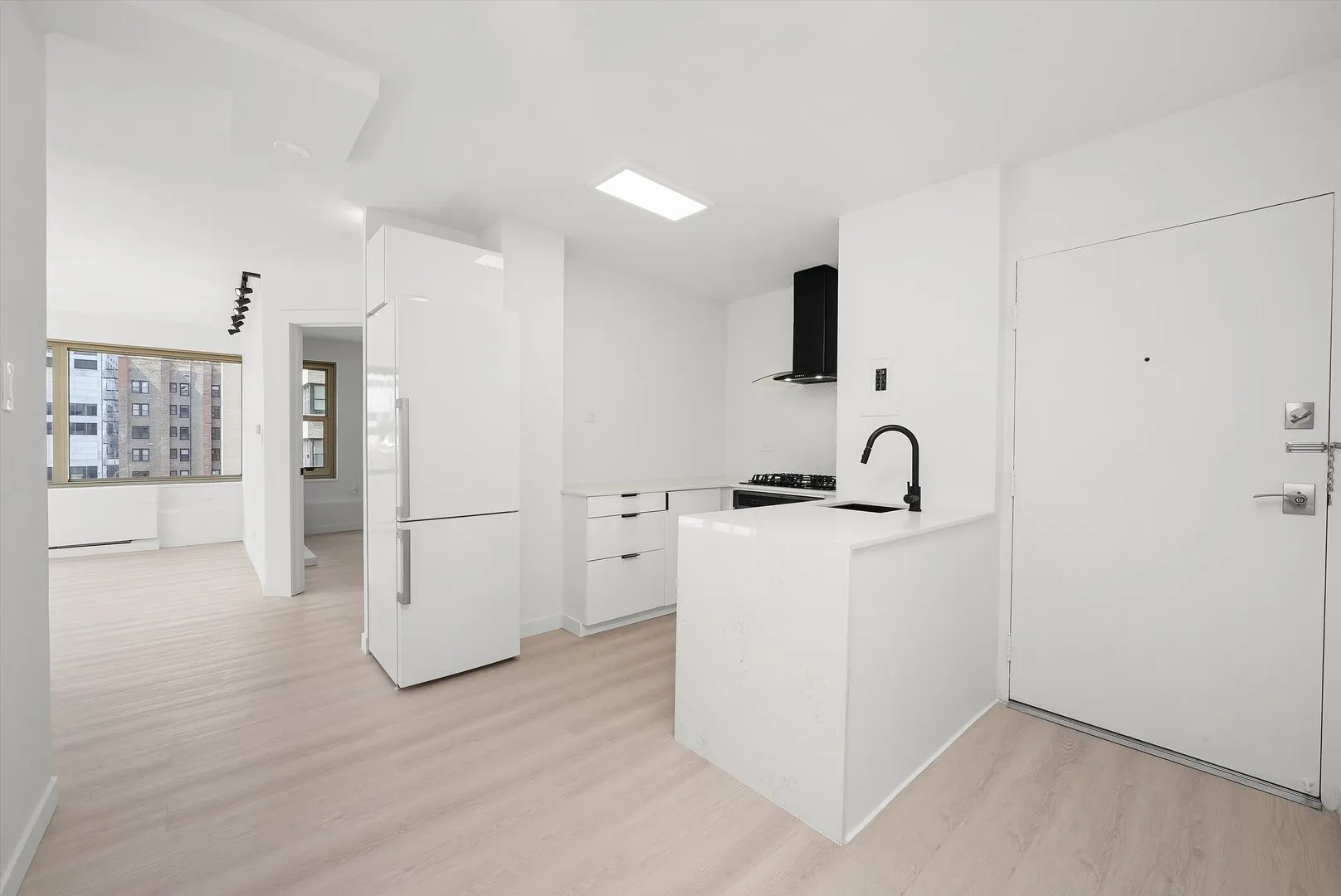 247 E Chestnut St, , 60611, USA 60611-unit#2004-Chicago-IL