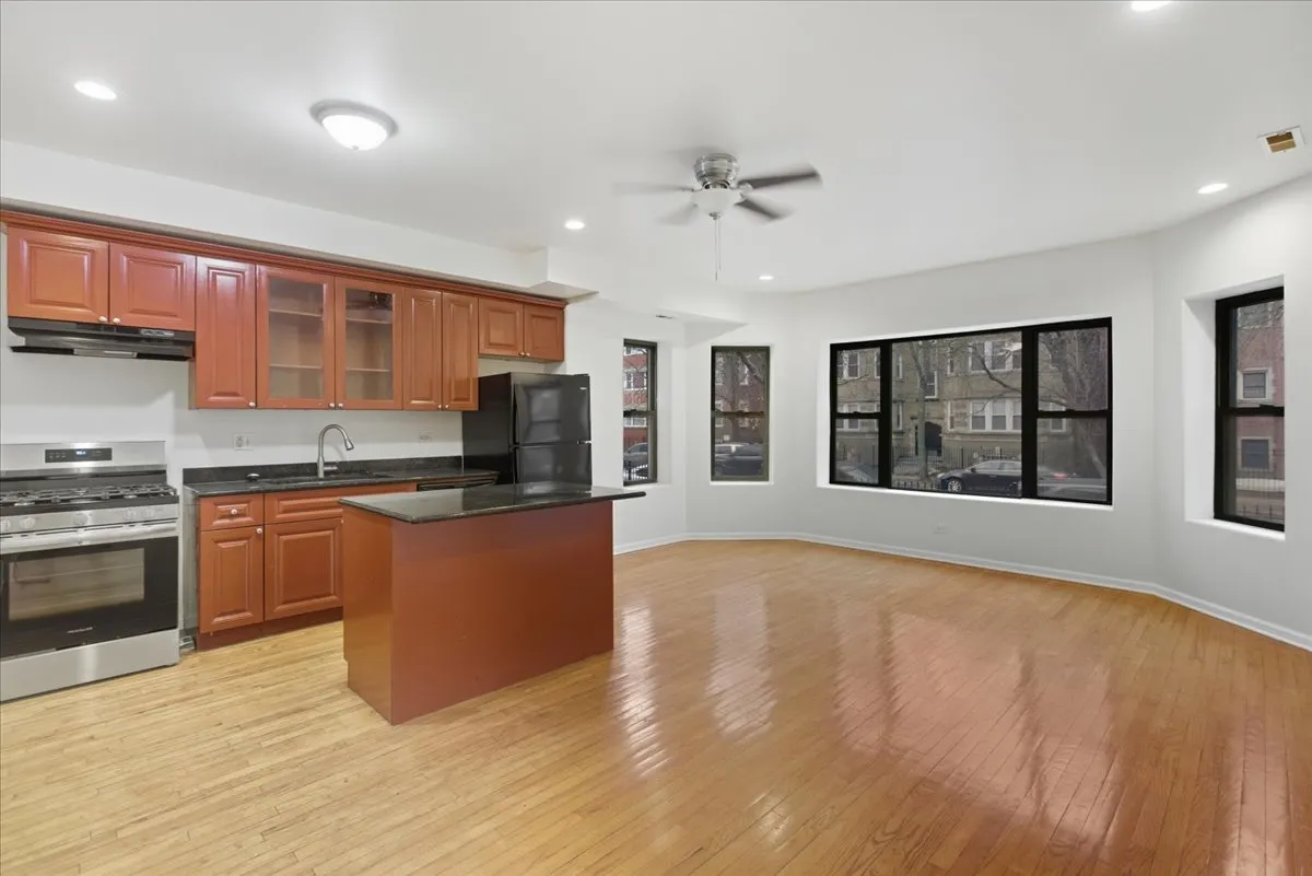 7748 S Yates Blvd, ,  60649, USA 60649-unit#1S-Chicago-IL
