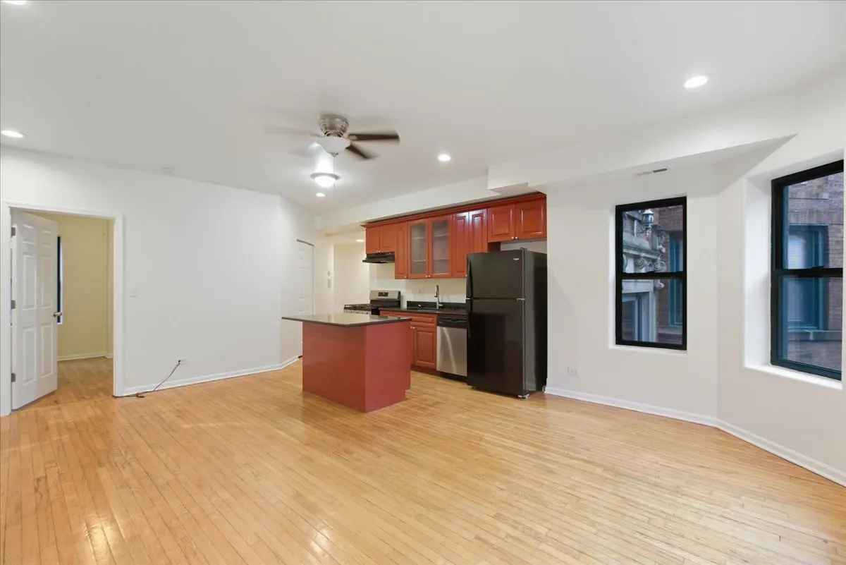 7748 S Yates Blvd, ,  60649, USA 60649-unit#1S-Chicago-IL