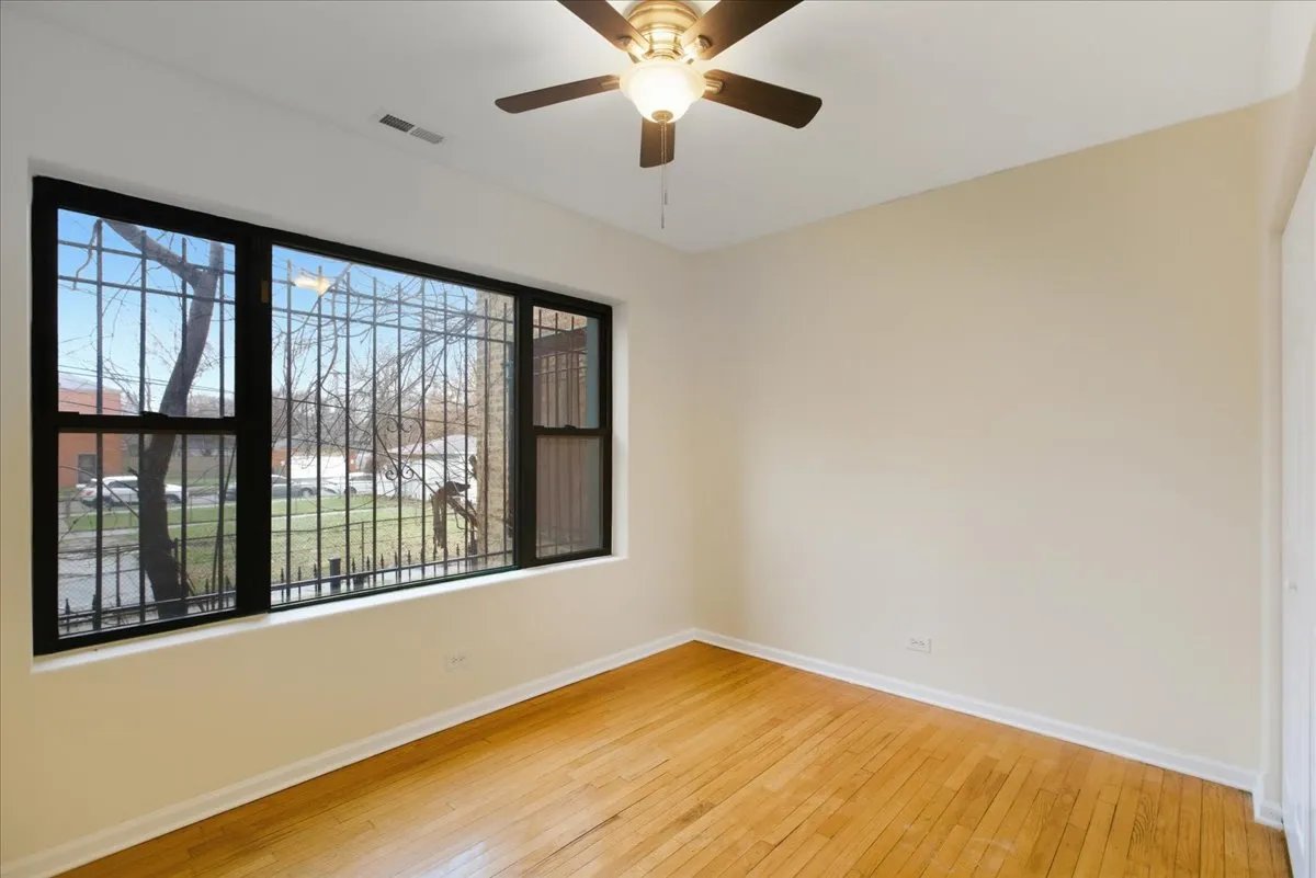 7748 S Yates Blvd, ,  60649, USA 60649-unit#1S-Chicago-IL