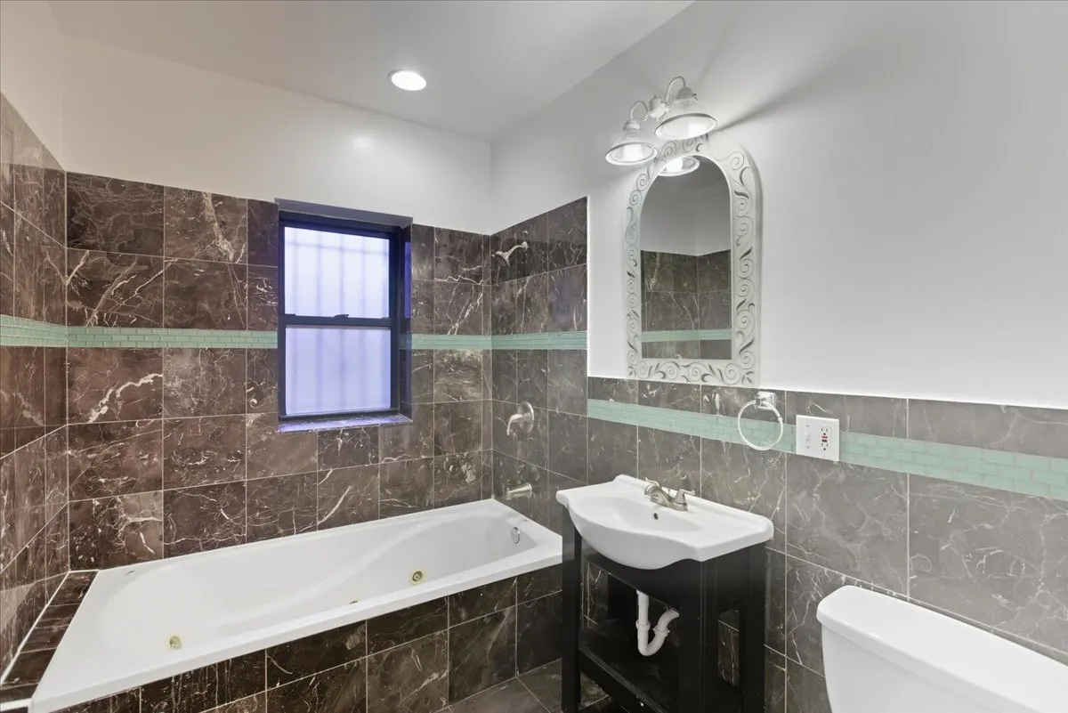 7748 S Yates Blvd, ,  60649, USA 60649-unit#1S-Chicago-IL