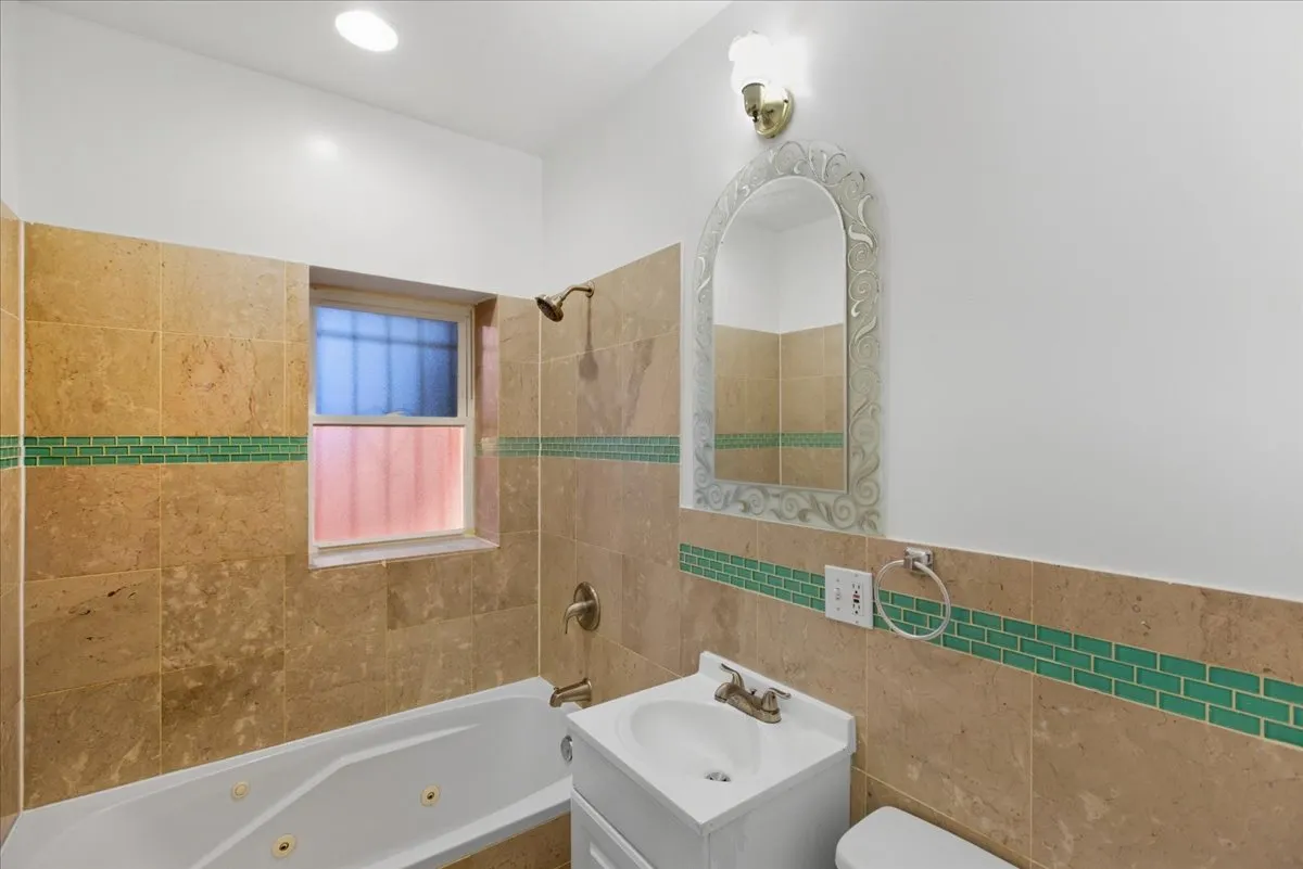 7748 S Yates Blvd, ,  60649, USA 60649-unit#1S-Chicago-IL