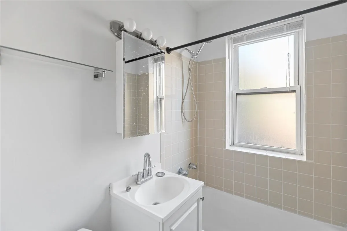 658 W Oakdale Ave, , 60657, USA 60657-unit#3C-Chicago-IL