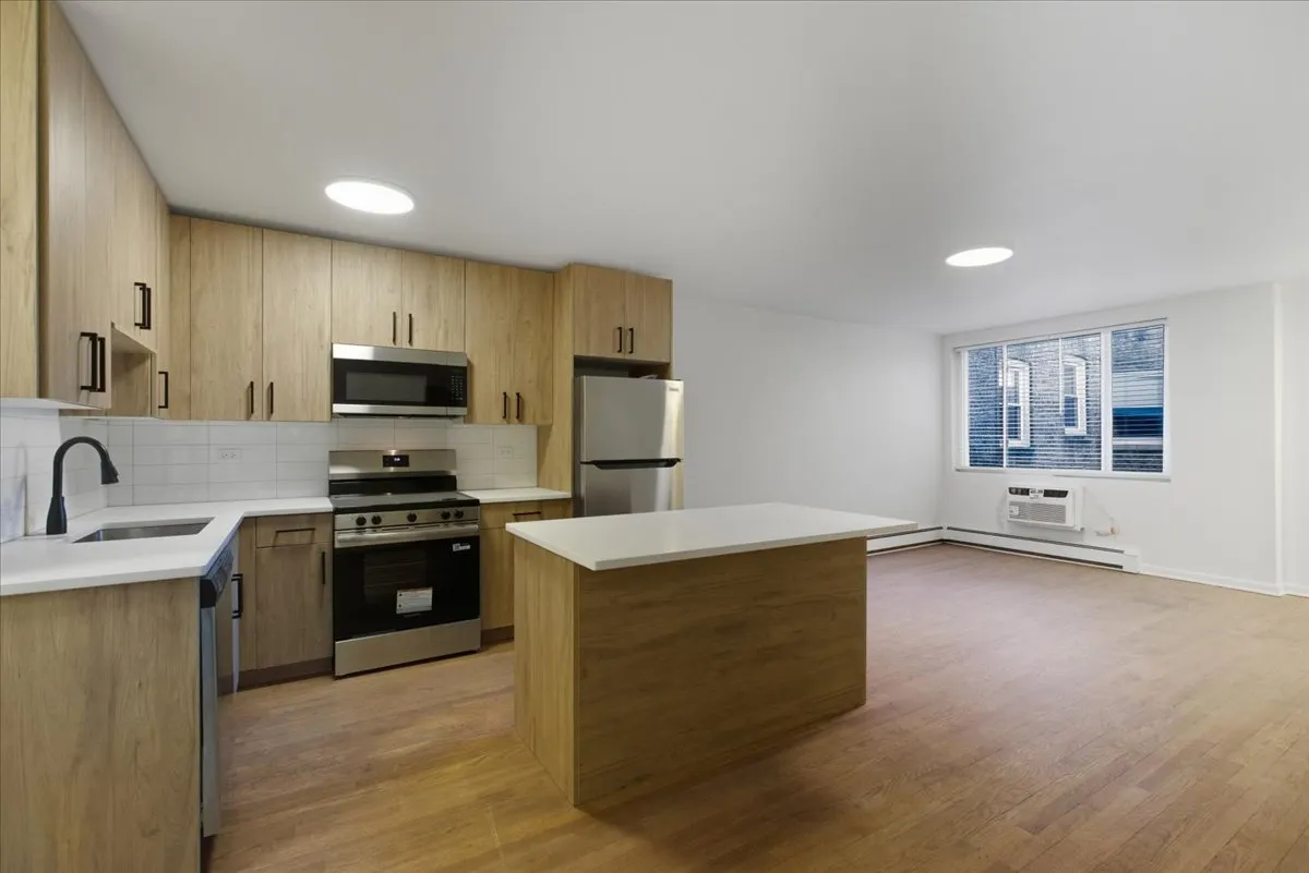7357 N Winchester Ave, , 60626, USA 60626-unit#2R-Chicago-IL
