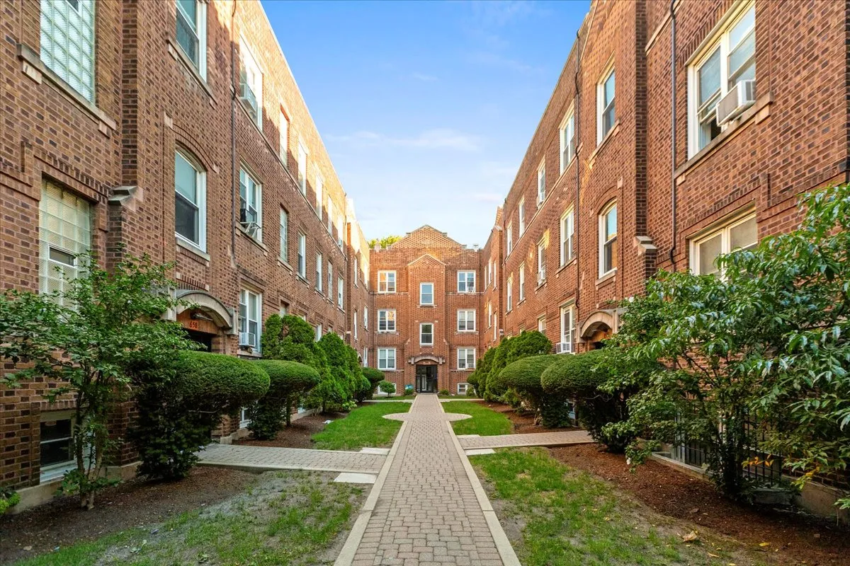 656 W Oakdale Ave, , 60657, USA 60657-unit#2B-Chicago-IL