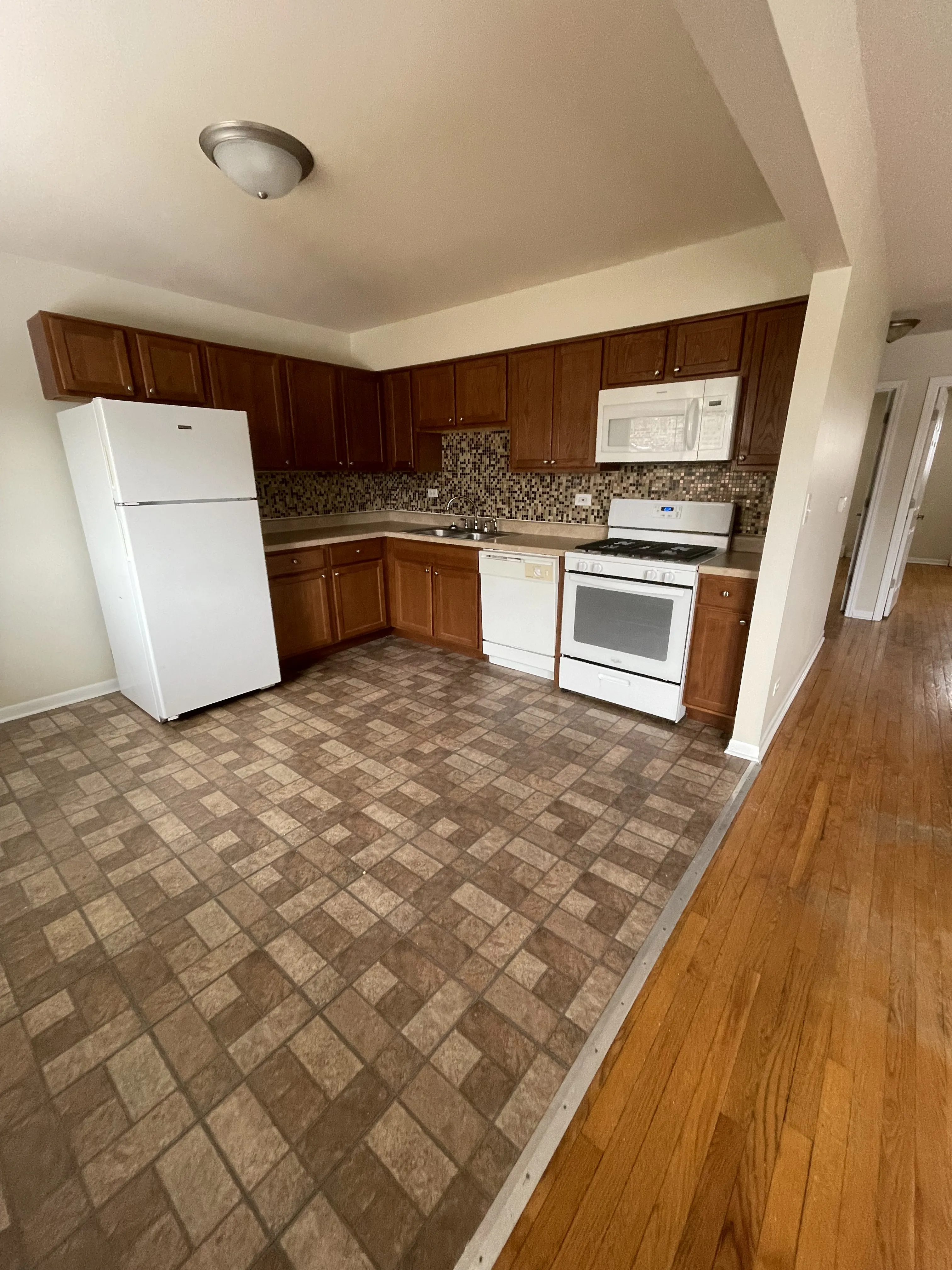 880 N Milwaukee Ave, ,  60048, USA 60048-unit#D2-Libertyville-IL