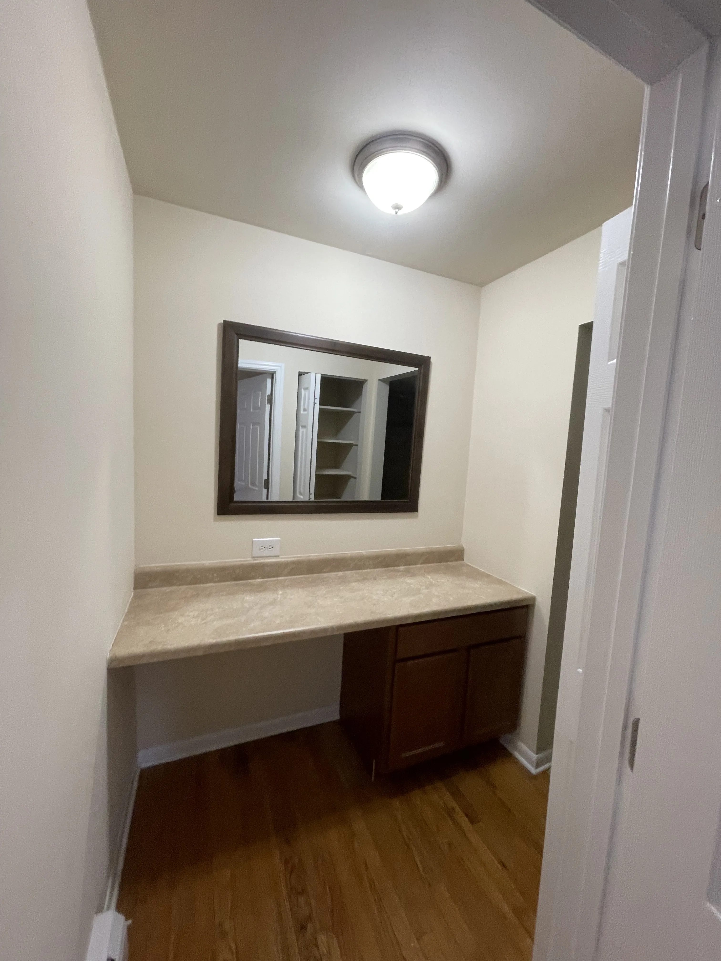 880 N Milwaukee Ave, ,  60048, USA 60048-unit#D2-Libertyville-IL