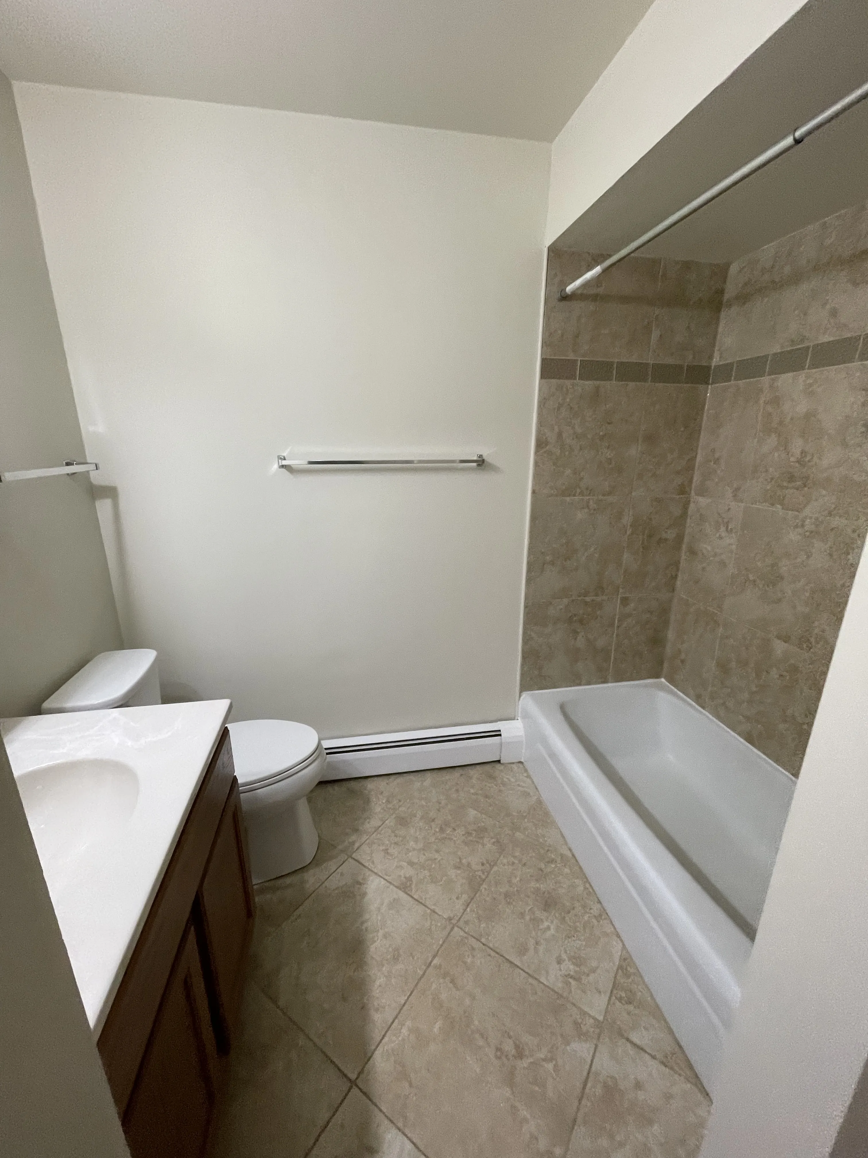 880 N Milwaukee Ave, ,  60048, USA 60048-unit#D2-Libertyville-IL