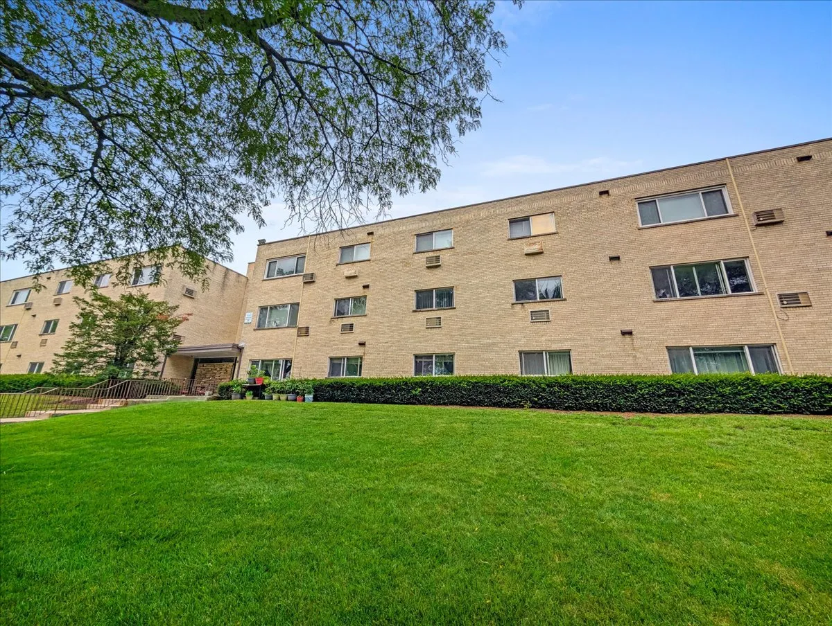 600 McKinley Ave, , 60060, USA 60060-unit#208-Mundelein-IL