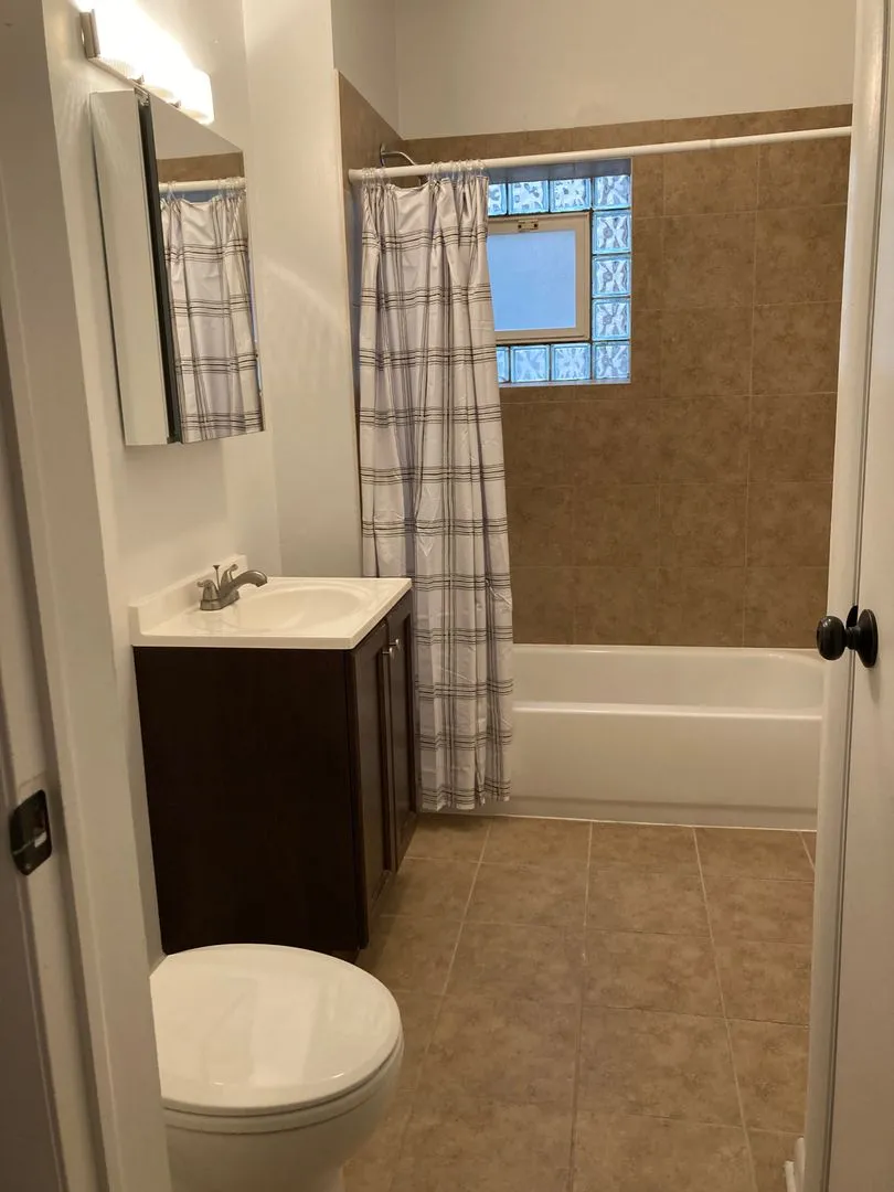 1714 W Jonquil Terrace, ,  60626, USA 60626-unit#24-1B-Chicago-IL