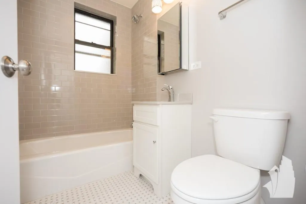817 W Lakeside Pl, , 60640, USA 60640-unit#306-Chicago-IL
