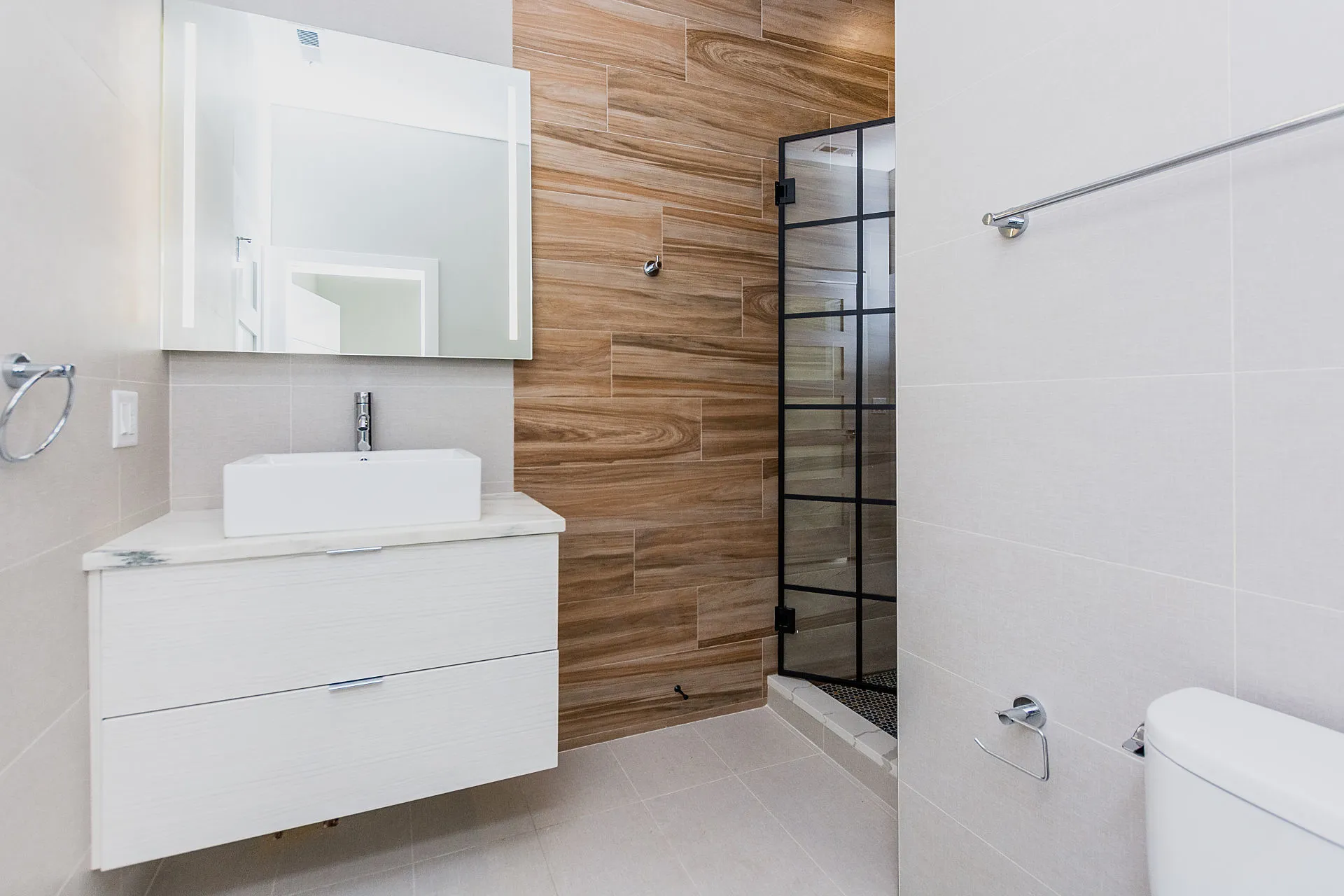 2450 W  Ave, ,  60622, USA 60622-unit#3F-Chicago-IL
