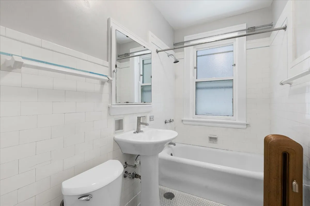 811 Dobson St, Evanston, 60202, USA 60202-unit#1E-Evanson-IL