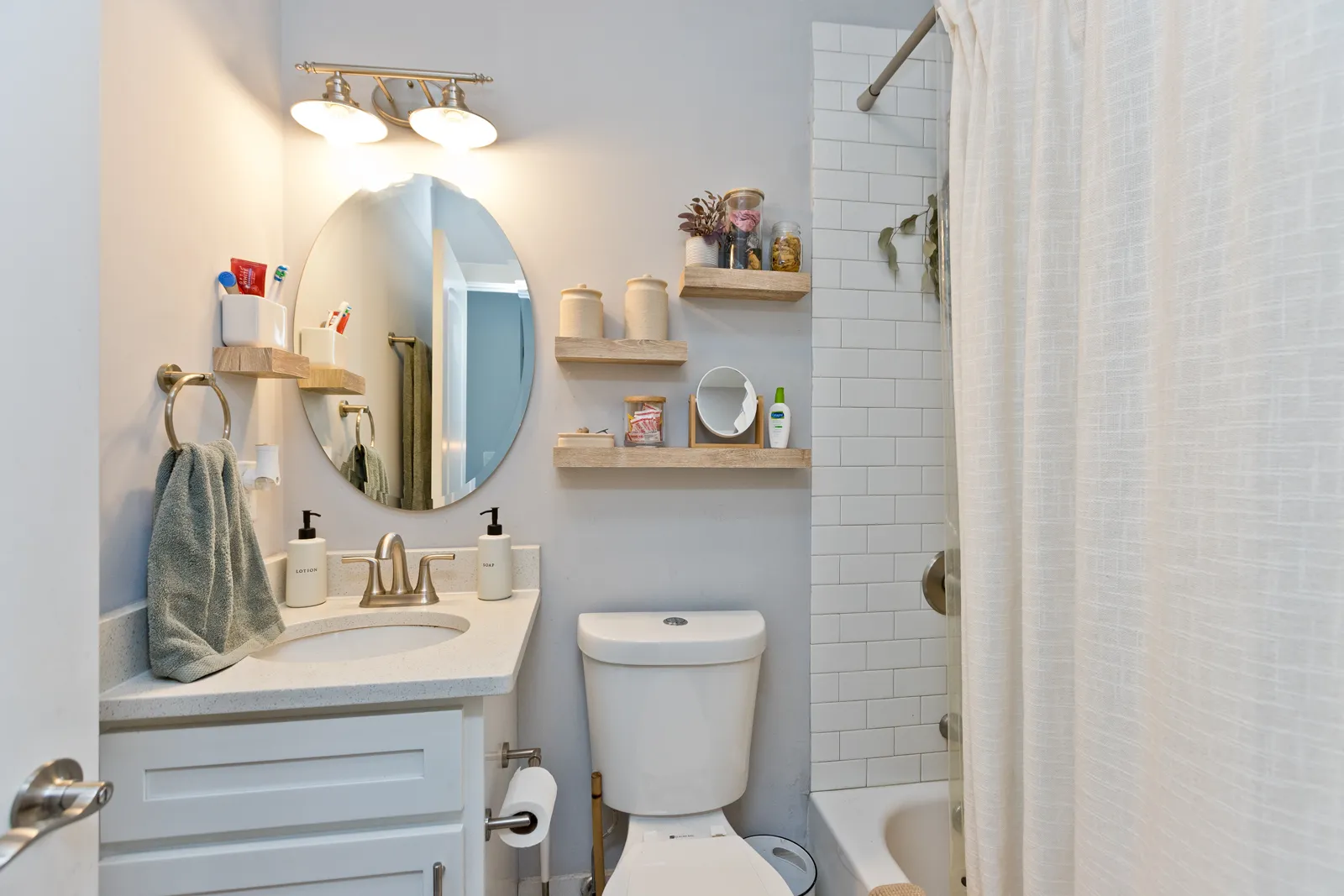 1044 W 18th St, ,  60608, USA 60608-unit#2R-Chicago-IL