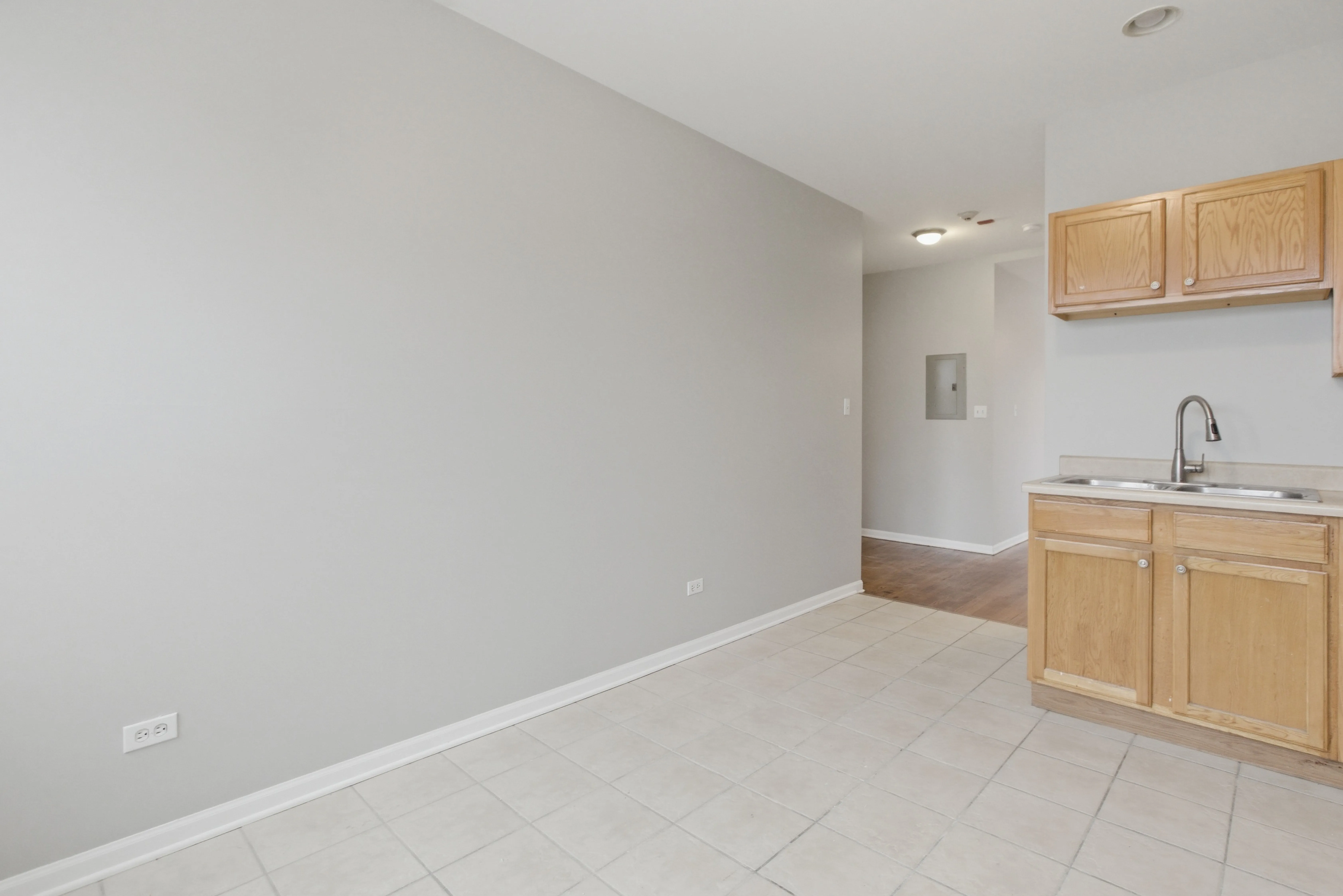 7039 Roosevelt Rd, ,  60402, USA 60402-unit#2F-Berwyn-IL