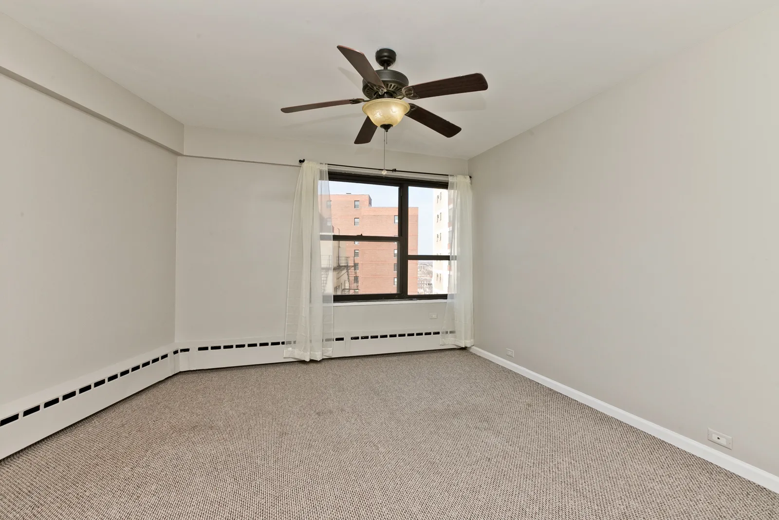 3410 N Lake Shore Dr, ,  60657, USA 60657-unit#14F-Chicago-IL