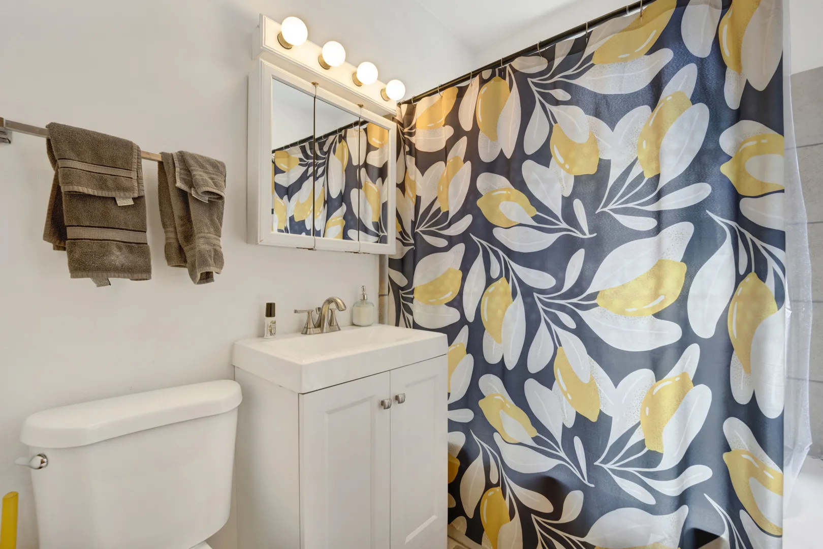 3135 N Clifton Ave, , 60657, USA 60647-unit#2-Chicago-IL