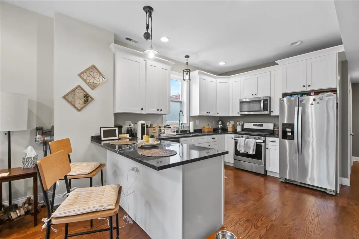 2418 W Medill Ave, Chicago, 60647, USA 60647-unit#2-CHICAGO-IL
