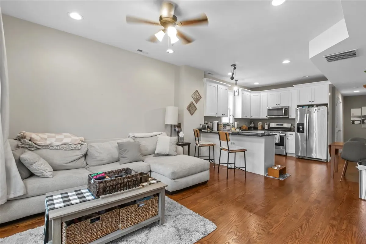 2418 W Medill Ave, Chicago, 60647, USA 60647-unit#2-CHICAGO-IL