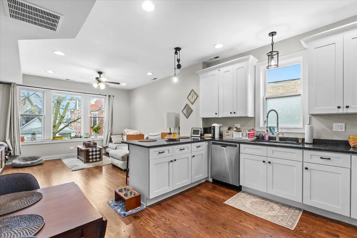 2418 W Medill Ave, Chicago, 60647, USA 60647-unit#2-CHICAGO-IL