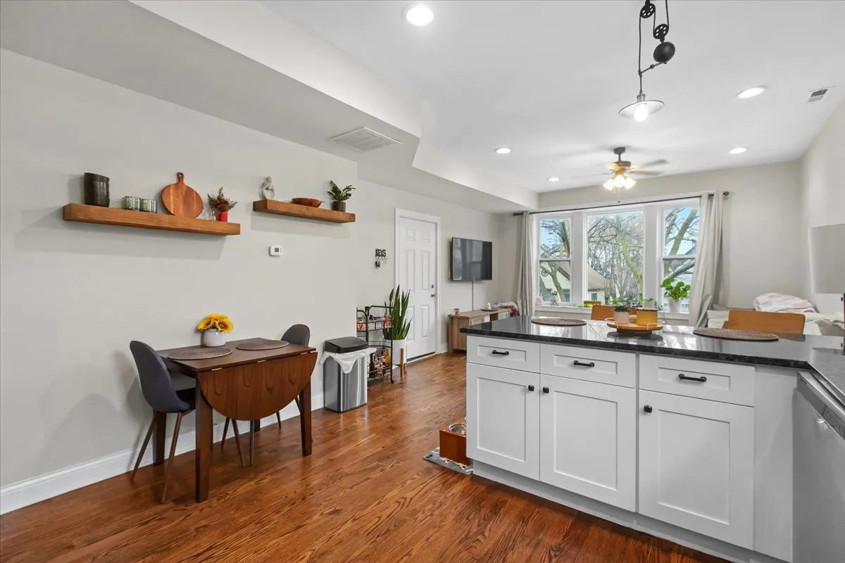 2418 W Medill Ave, Chicago,  60647, USA 60647-unit#2-CHICAGO-IL