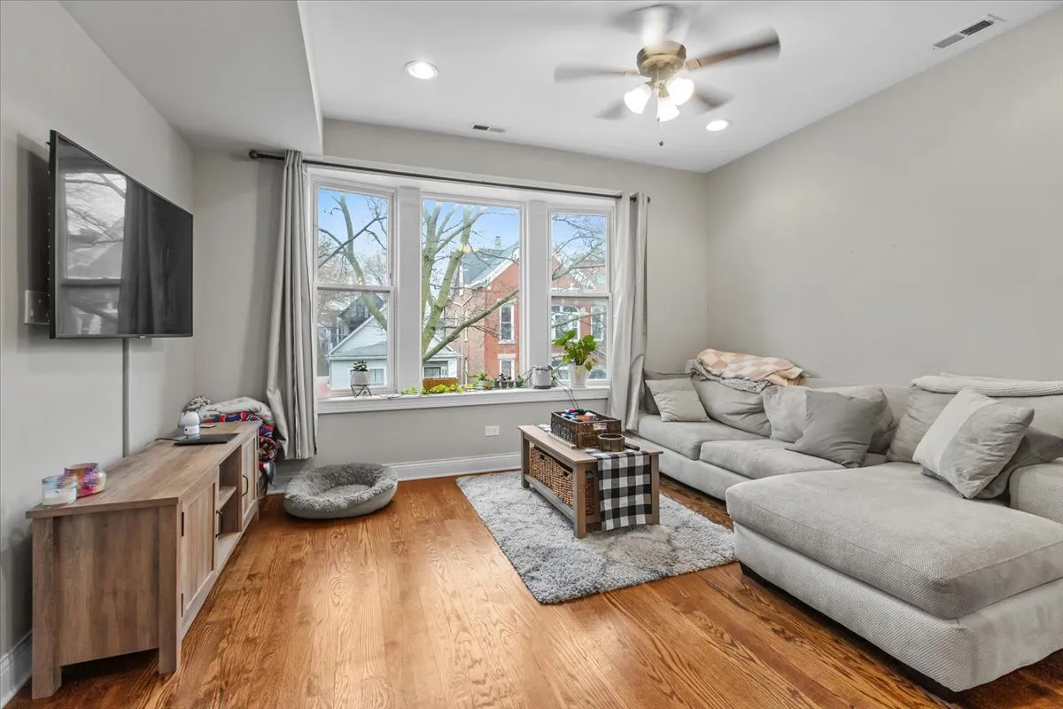 2418 W Medill Ave, Chicago,  60647, USA 60647-unit#2-CHICAGO-IL