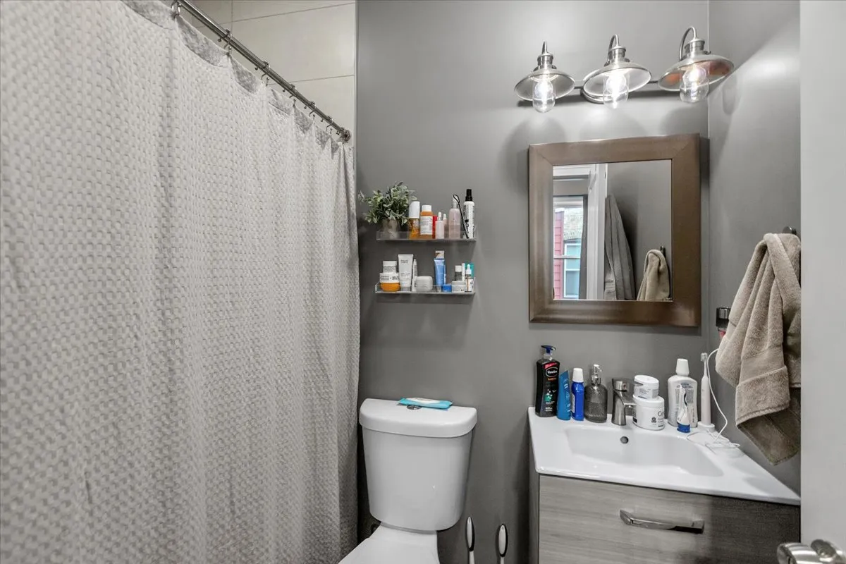 2418 W Medill Ave, Chicago,  60647, USA 60647-unit#2-CHICAGO-IL