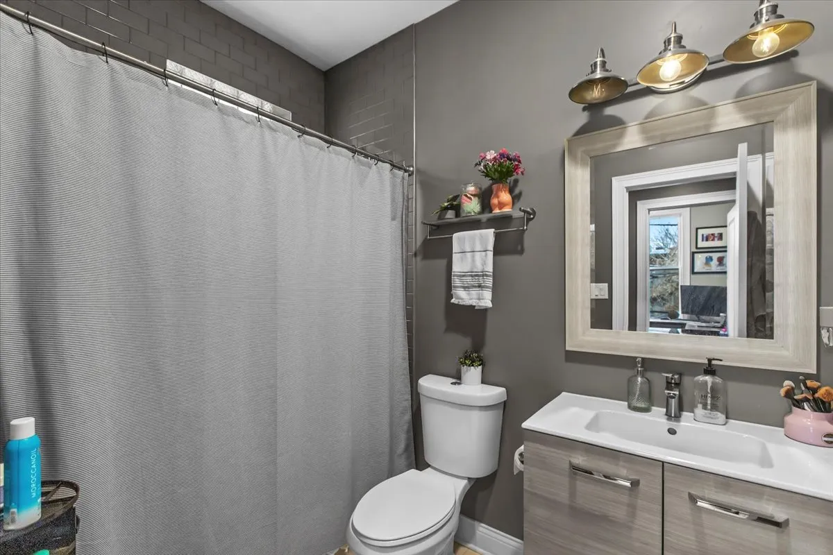 2418 W Medill Ave, Chicago,  60647, USA 60647-unit#2-CHICAGO-IL