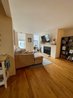 3055 N Sheffield Ave, ,  60657, USA 60657-unit#3A-Chicago-IL