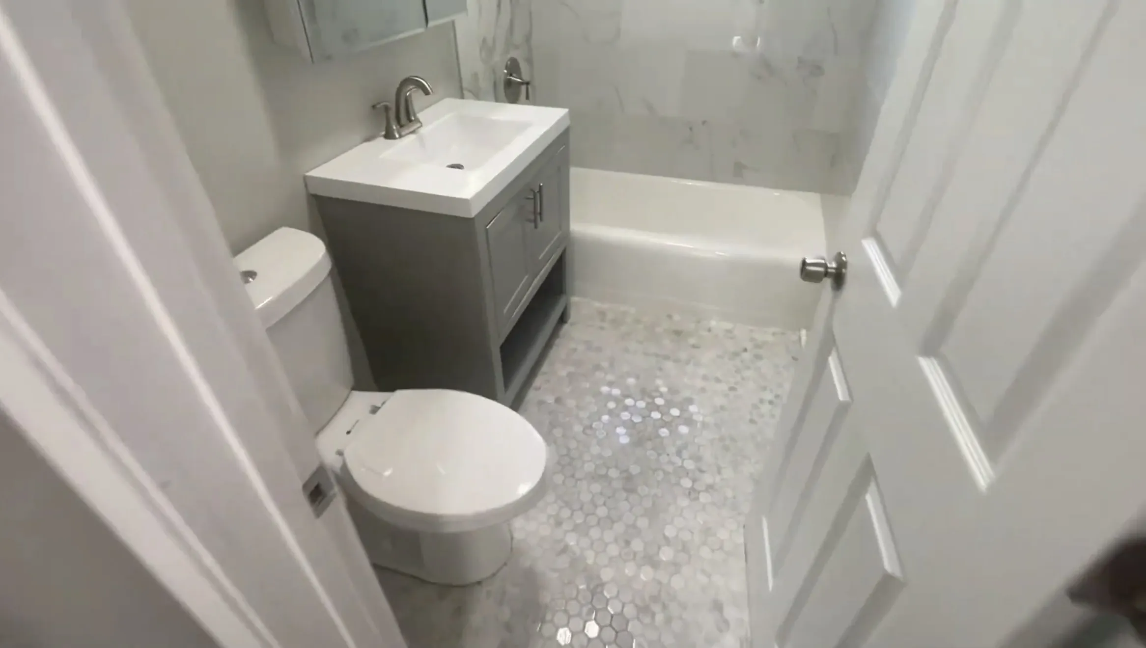 1321 W Sherwin Ave, ,  60626, USA 60626-unit#2B-Chicago-IL