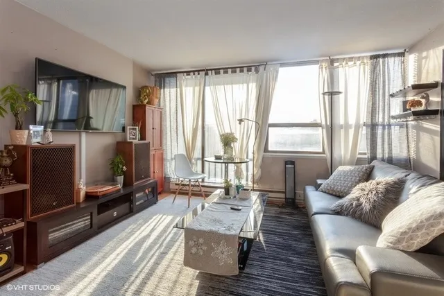 2740 N Pine Grove Ave, , 60614, USA 60614-unit#4F-Chicago-IL