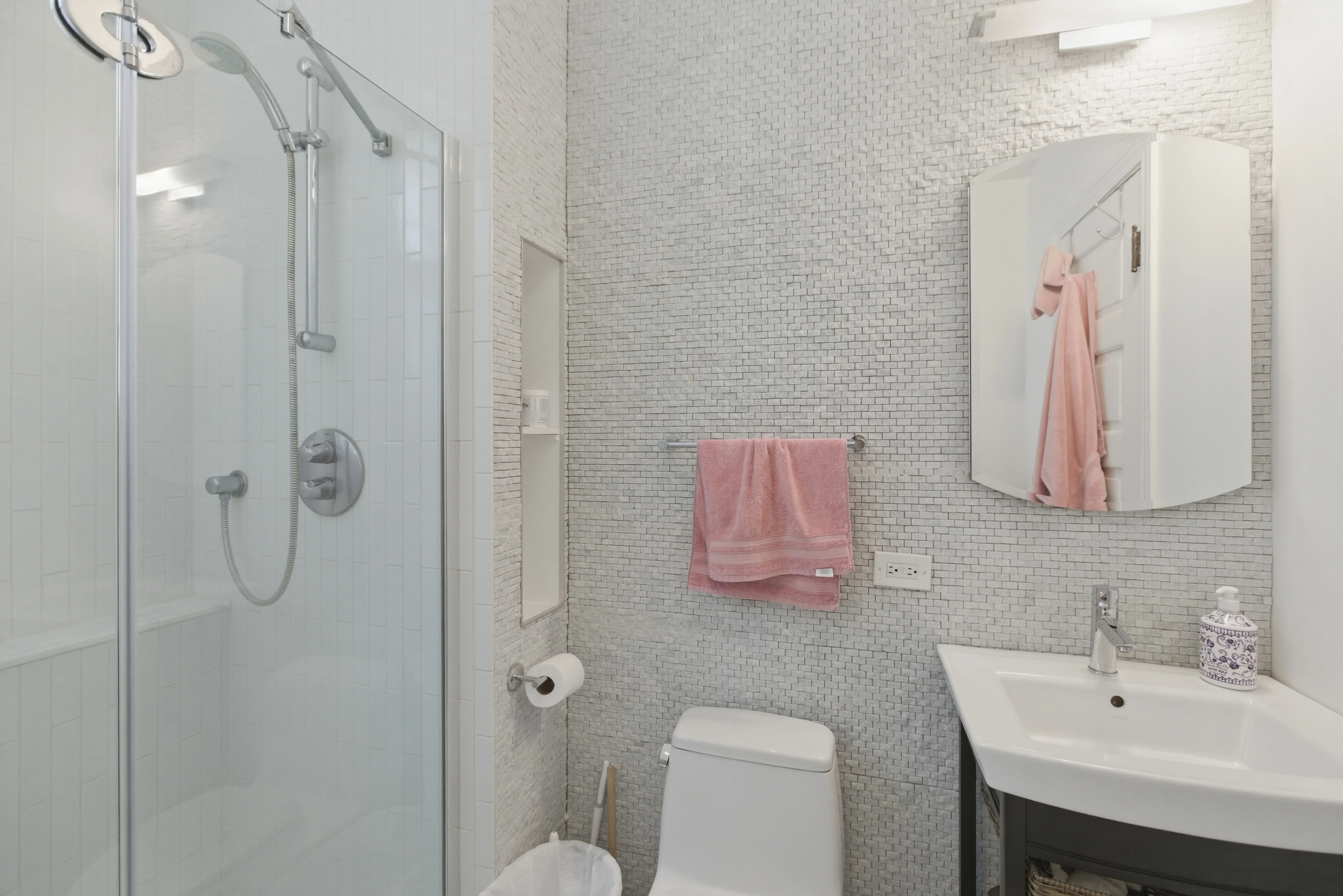 850 W Oakdale Ave, ,  60657, USA 60657-unit#3-Chicago-IL