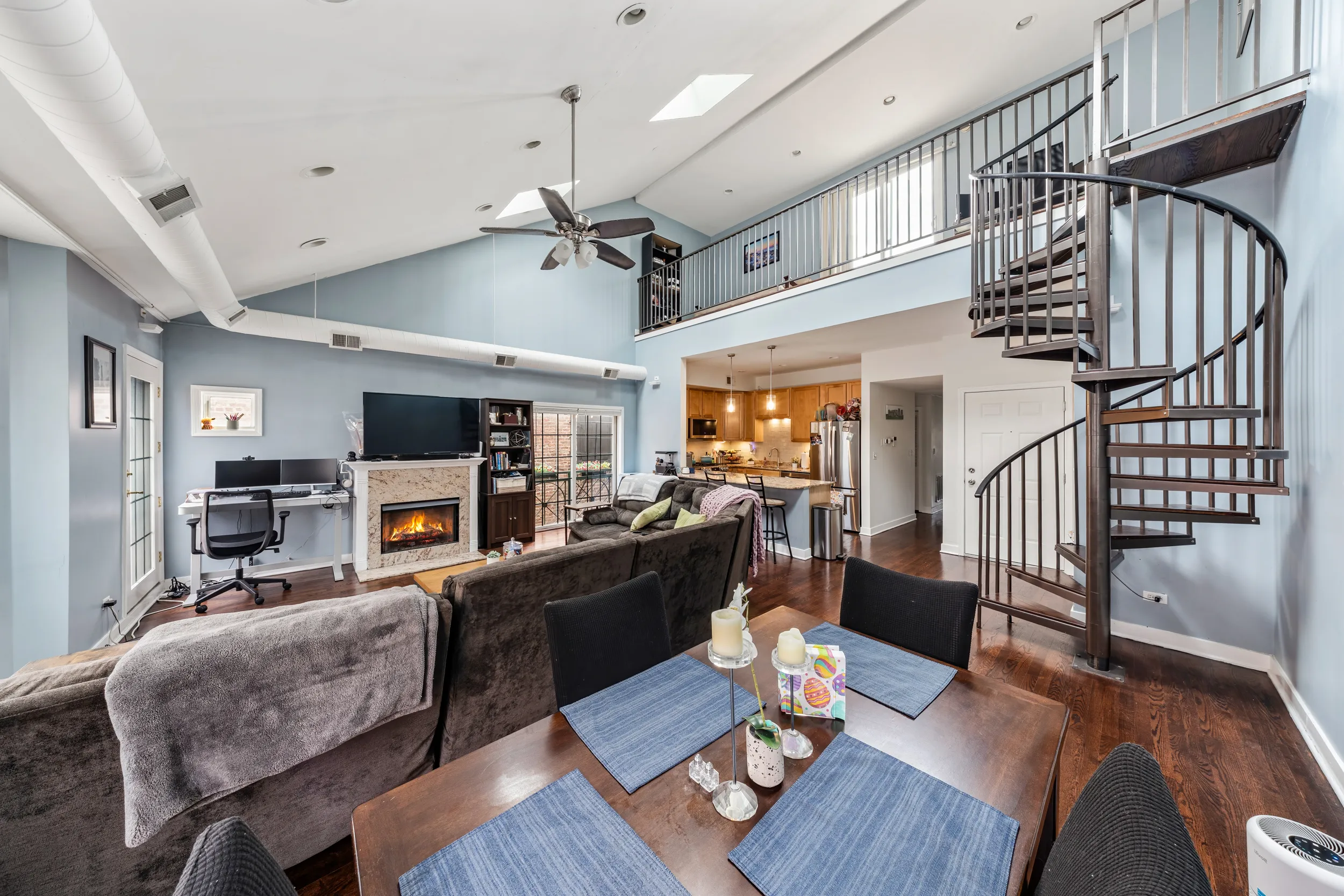 811 W Superior St, ,  60642, USA 60642-unit#4-Chicago-IL