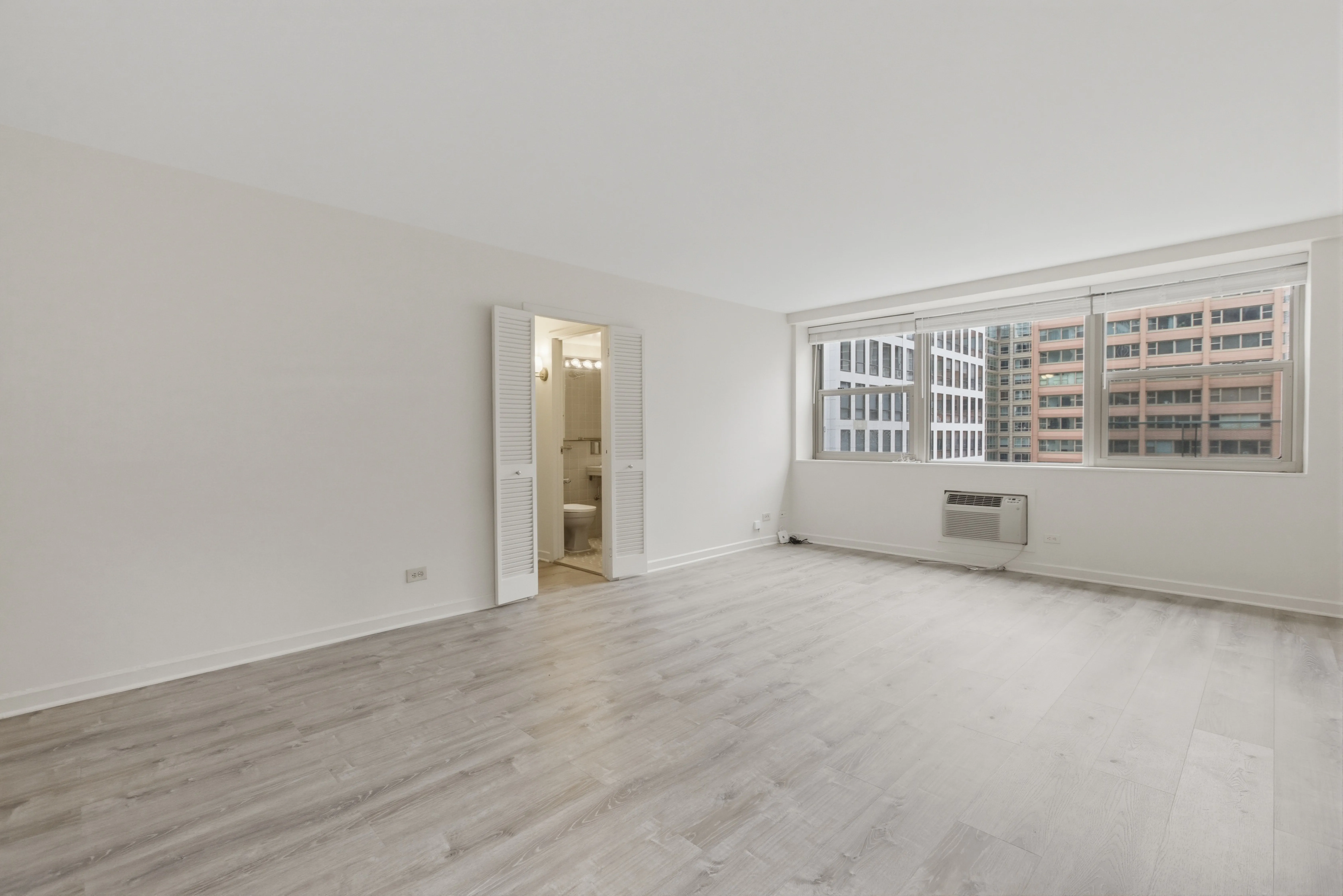 253 E Delaware Pl, ,  60611, USA 60611-unit#12H-Chicago-IL