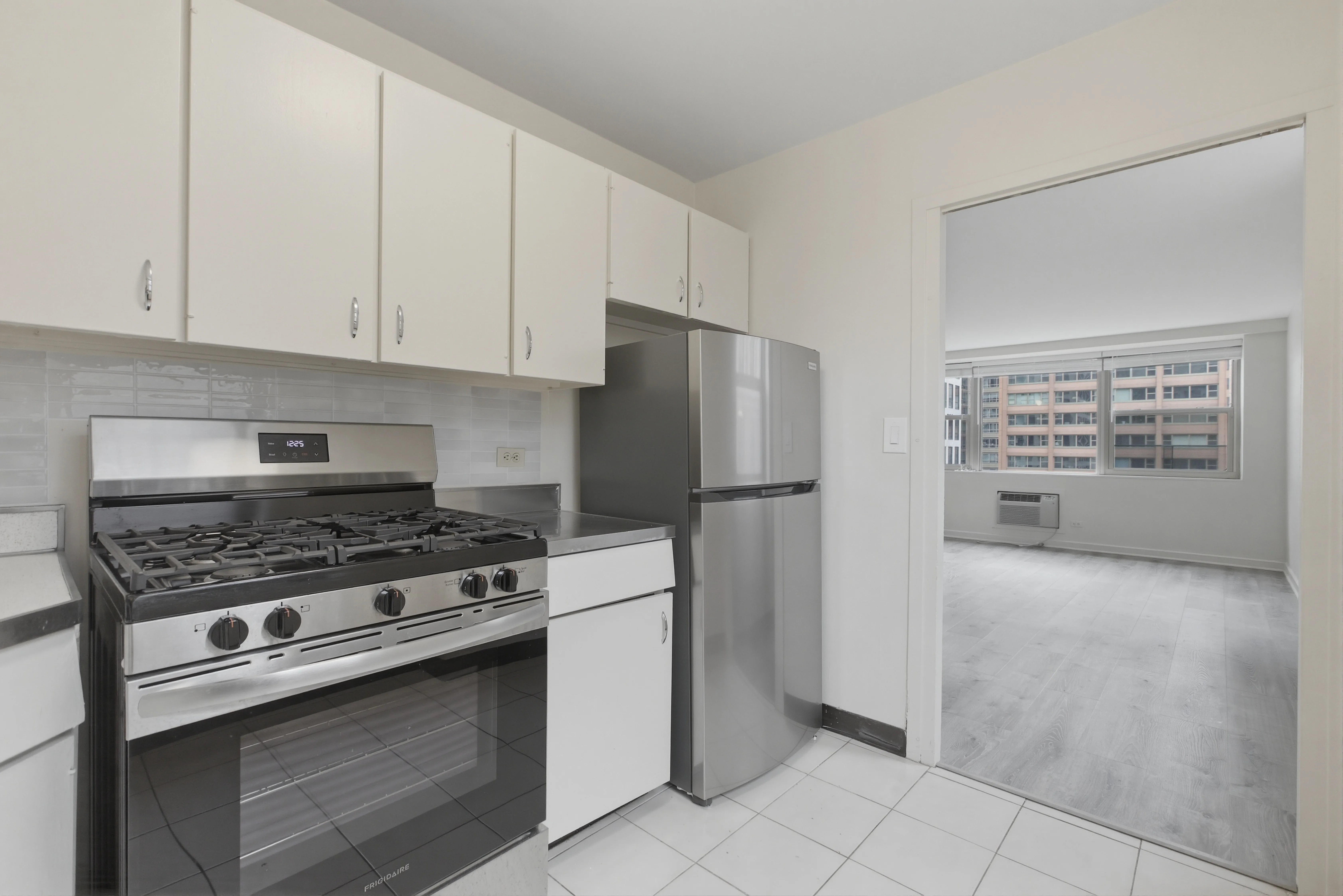 253 E Delaware Pl, ,  60611, USA 60611-unit#12H-Chicago-IL