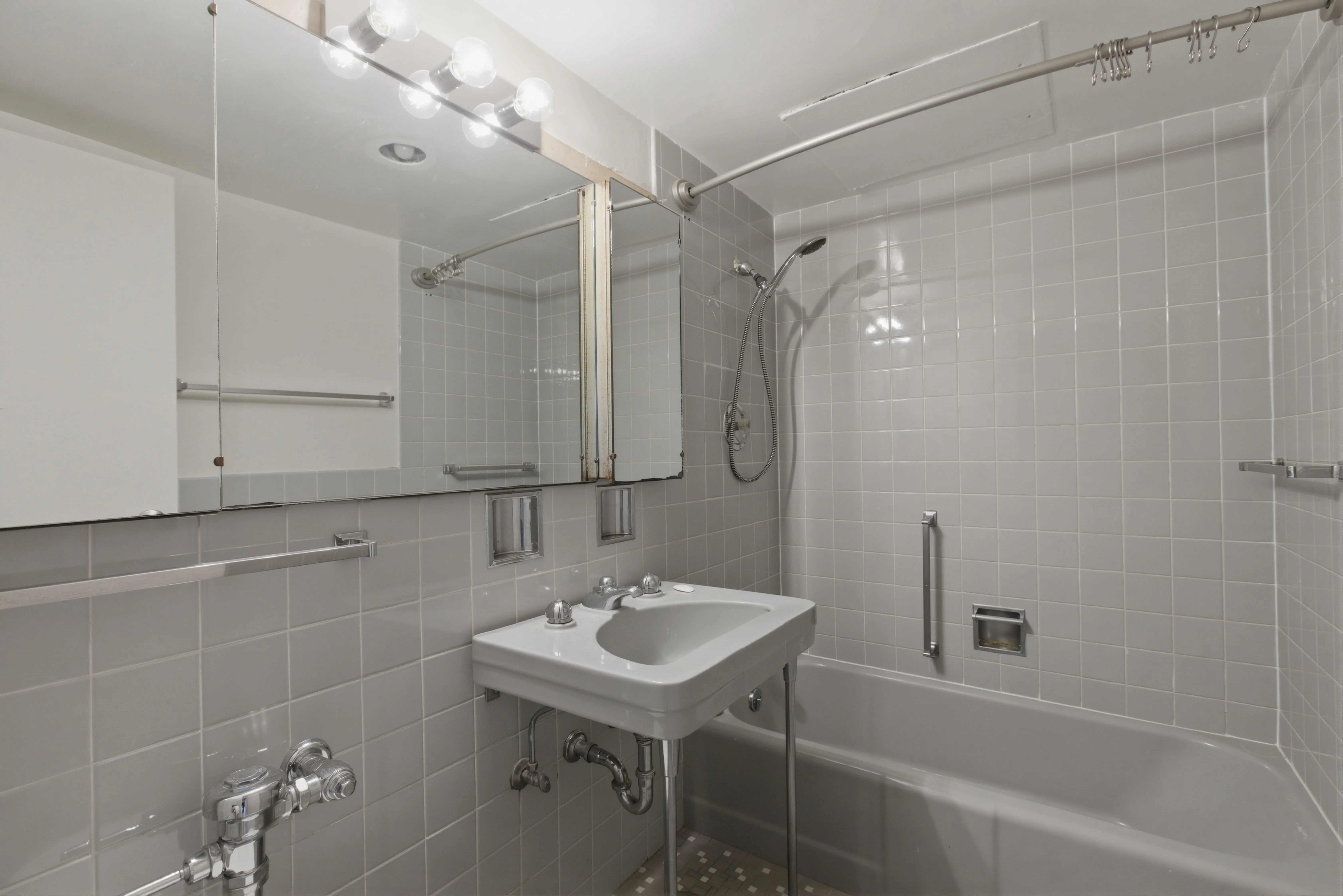 253 E Delaware Pl, ,  60611, USA 60611-unit#12H-Chicago-IL