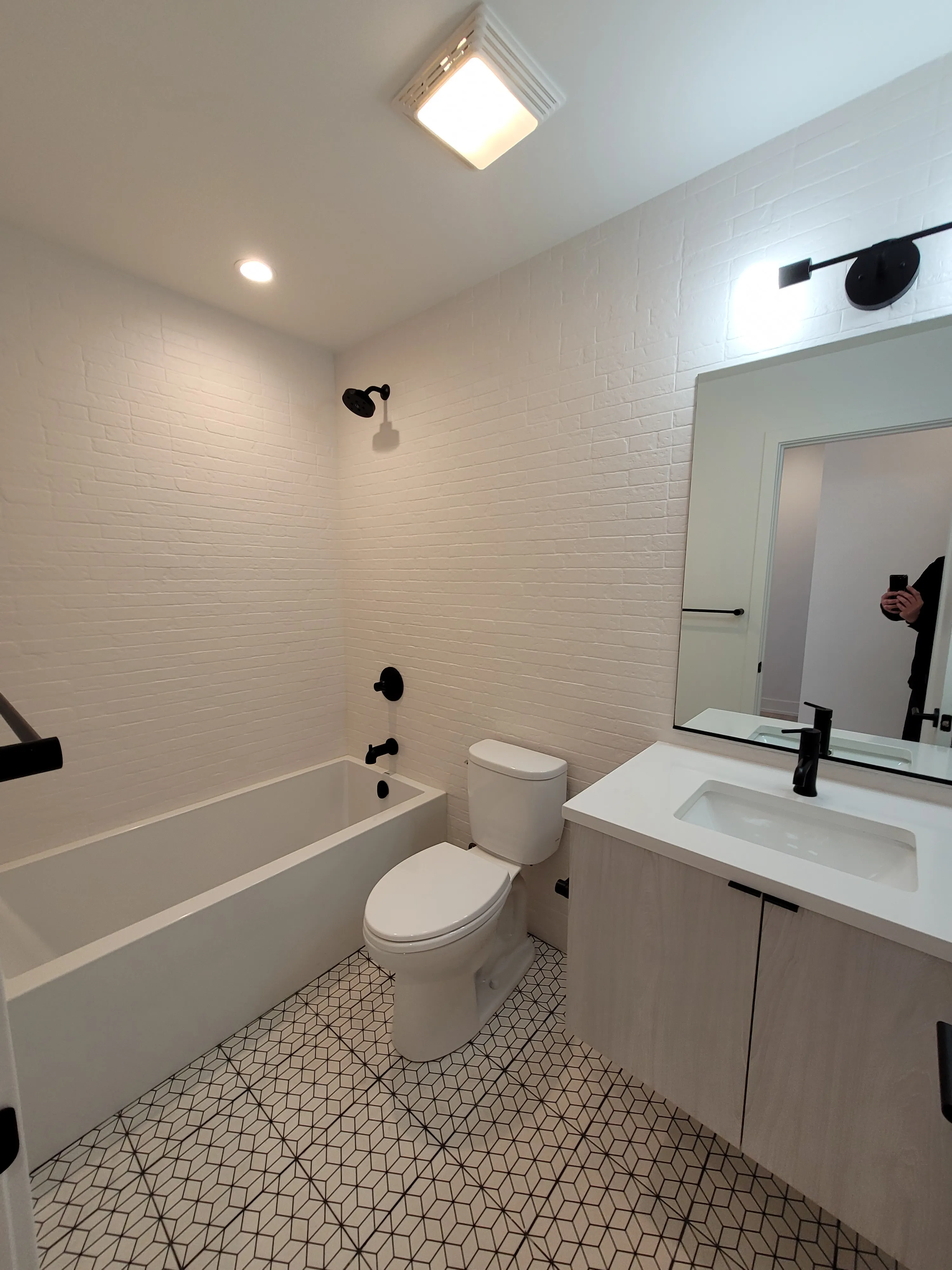 1334 W Bryn Mawr Ave, ,  60660, USA 60660-unit#3R-Chicago-IL