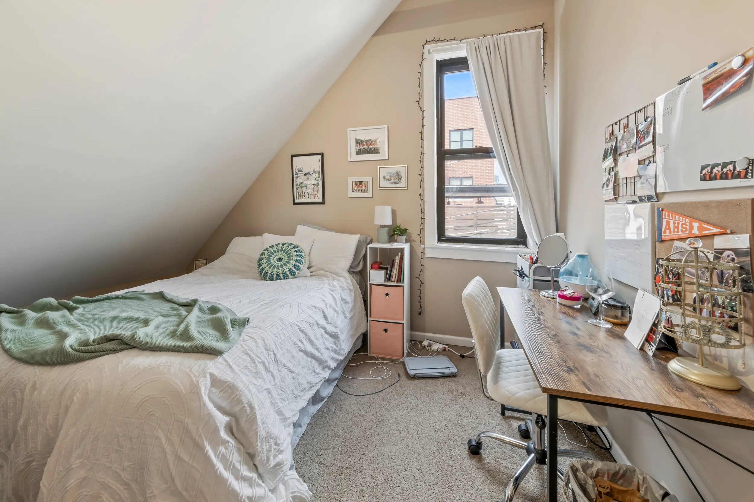 1214 W Melrose St, ,  60657, USA 60657-unit#CH-Chicago-IL